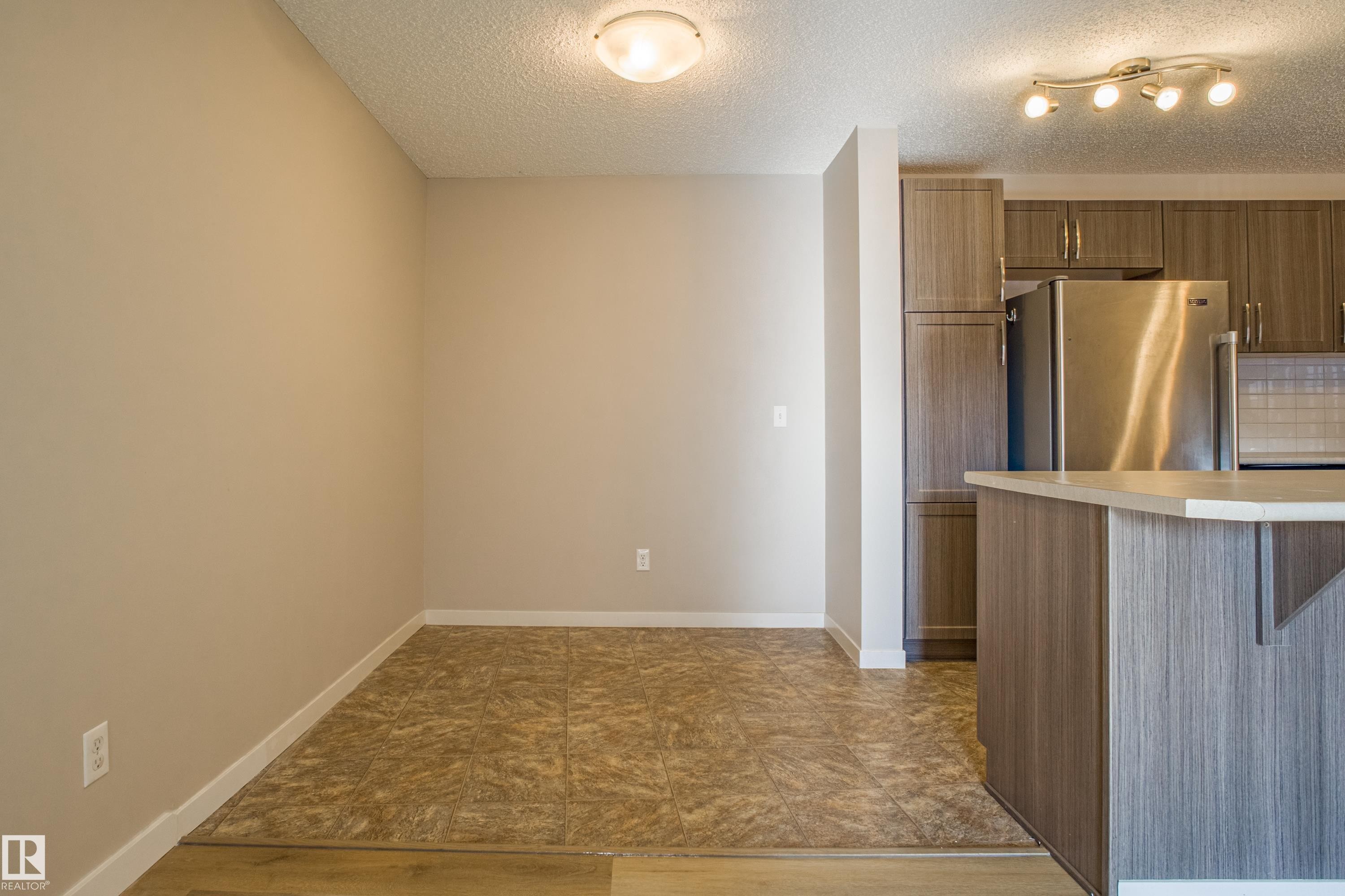 211 1820 Rutherford Road, Edmonton, AB - Indoor