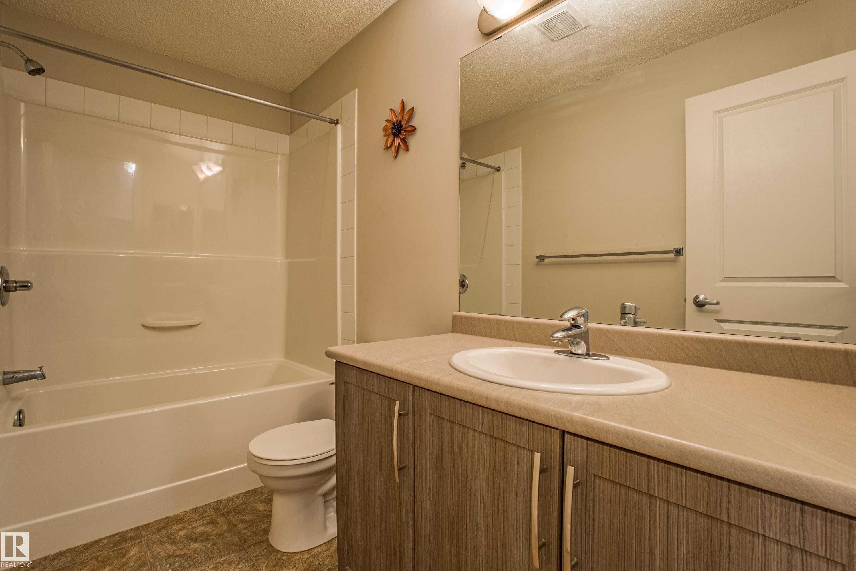 211 1820 Rutherford Road, Edmonton, AB - Indoor Photo Showing Bathroom