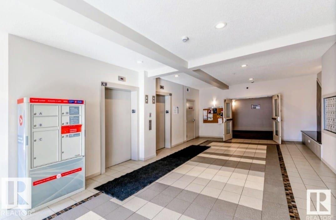 211 1820 Rutherford Road, Edmonton, AB - Indoor Photo Showing Other Room