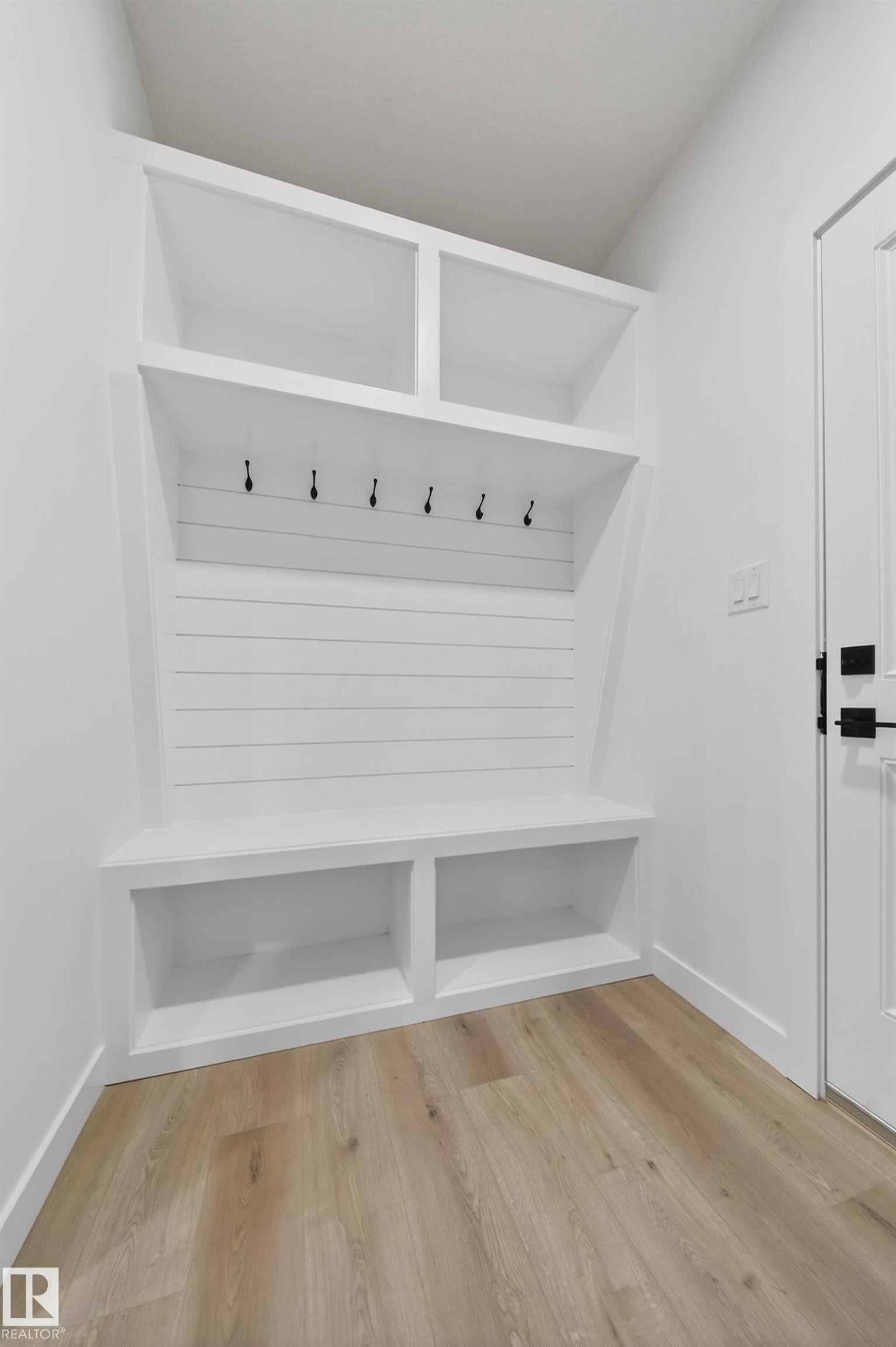 3325 Chickadee Drive, Edmonton, AB - Indoor