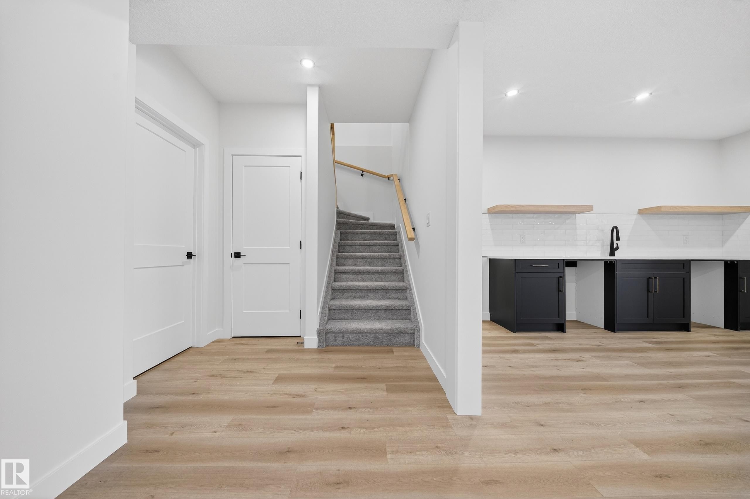 3325 Chickadee Drive, Edmonton, AB - Indoor Photo Showing Other Room