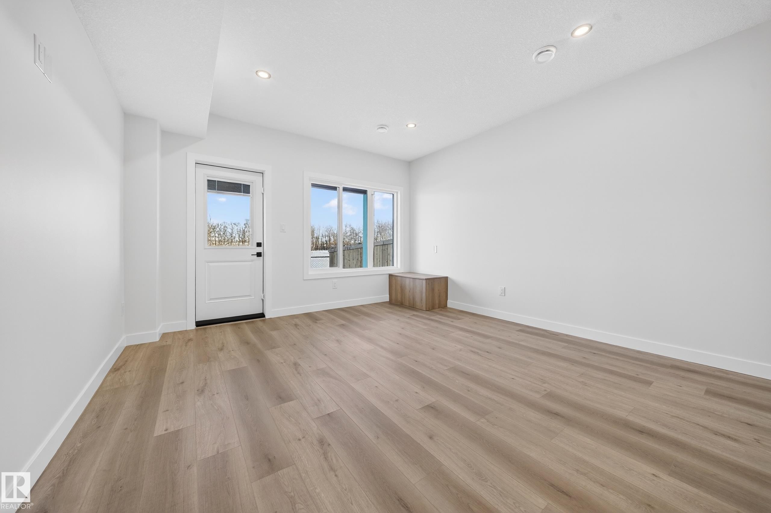 3325 Chickadee Drive, Edmonton, AB - Indoor Photo Showing Other Room