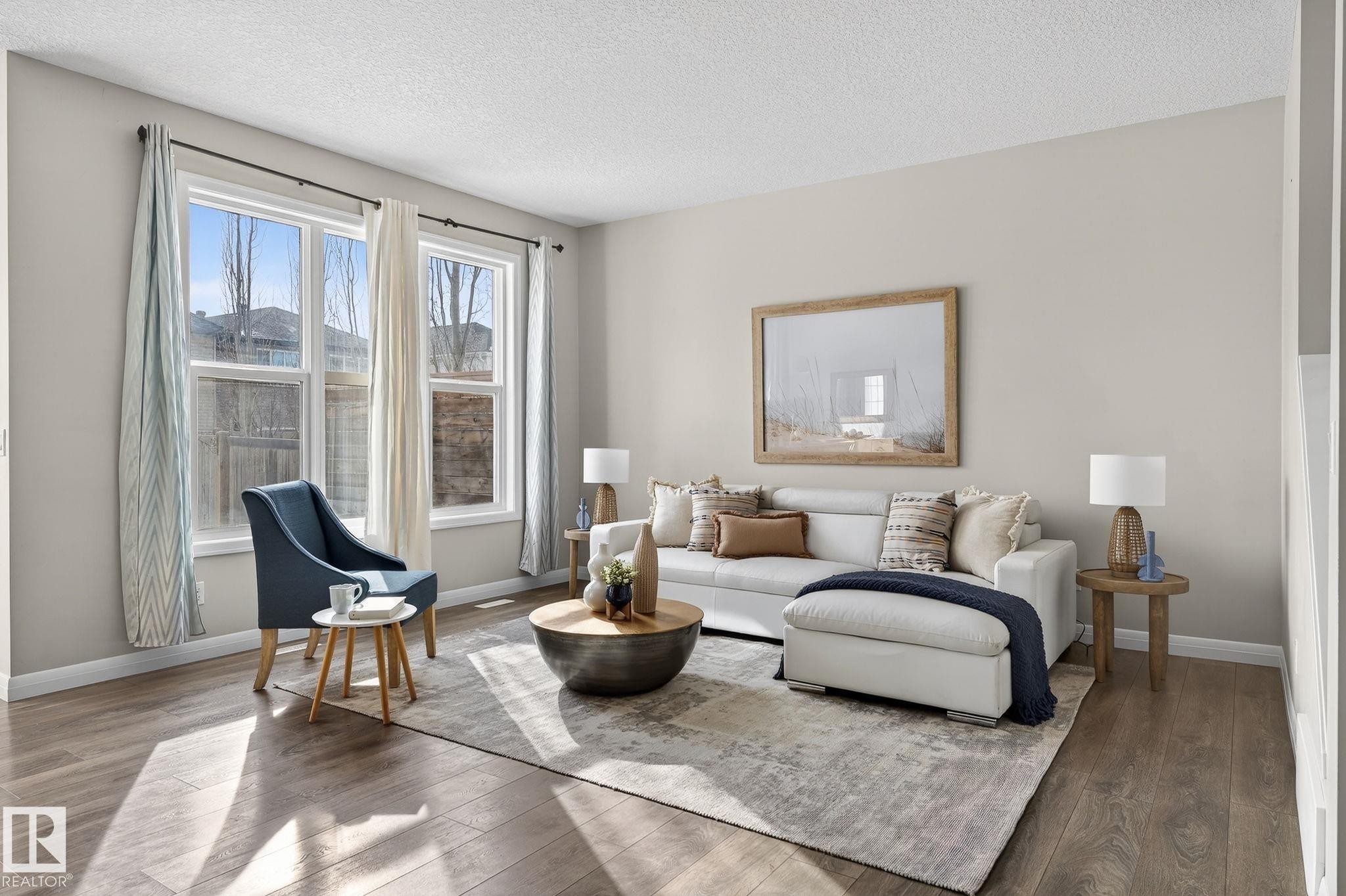 22921 94A Avenue, Edmonton, AB - Indoor Photo Showing Living Room