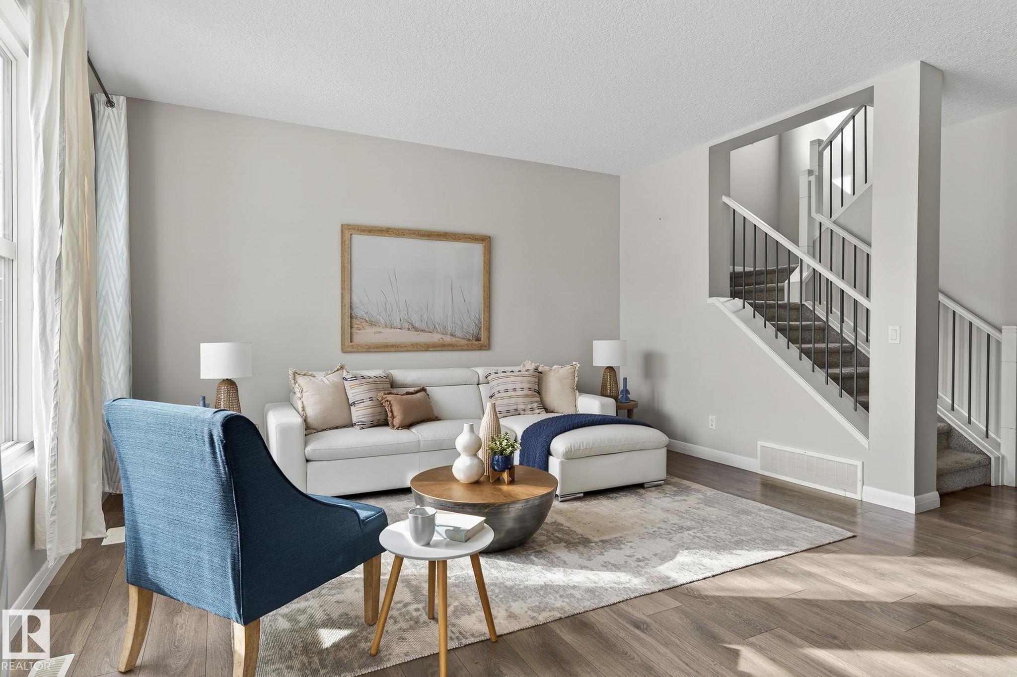 22921 94A Avenue, Edmonton, AB - Indoor Photo Showing Living Room