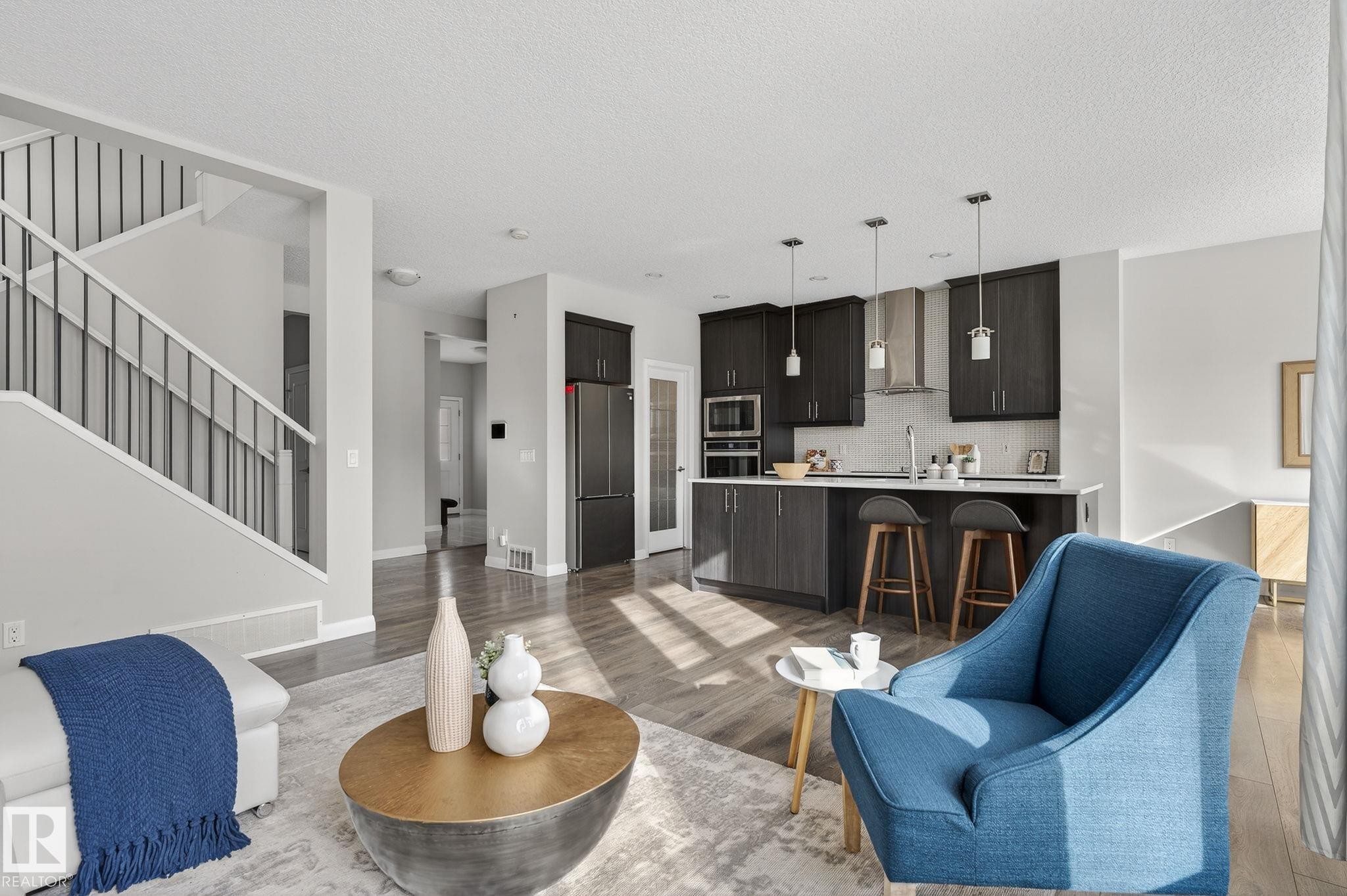 22921 94A Avenue, Edmonton, AB - Indoor Photo Showing Living Room
