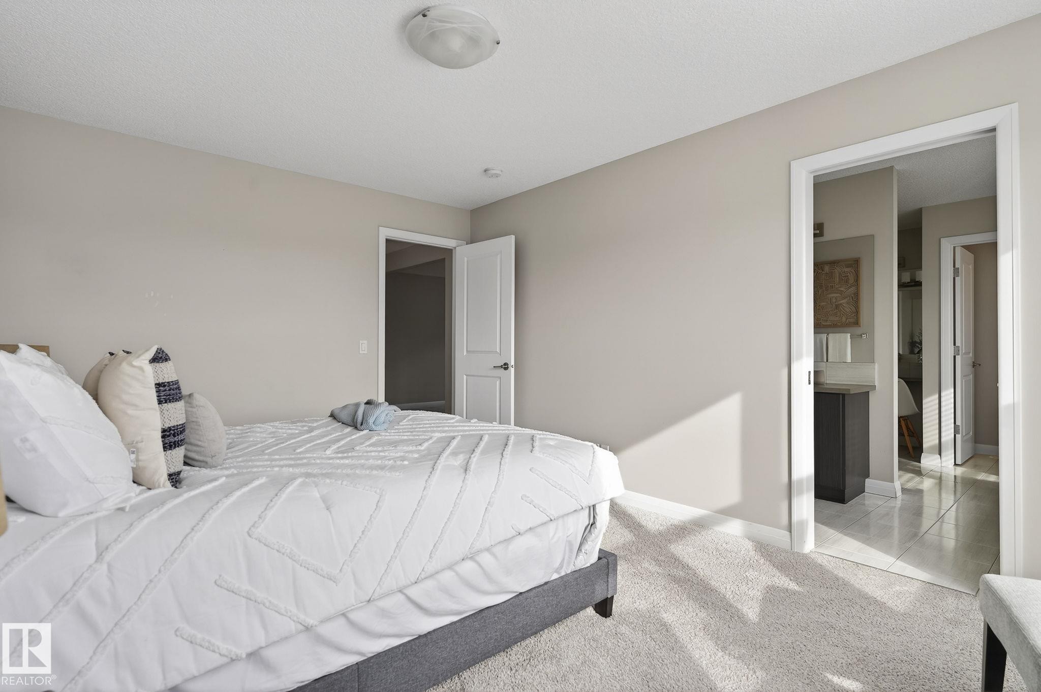 22921 94A Avenue, Edmonton, AB - Indoor Photo Showing Bedroom