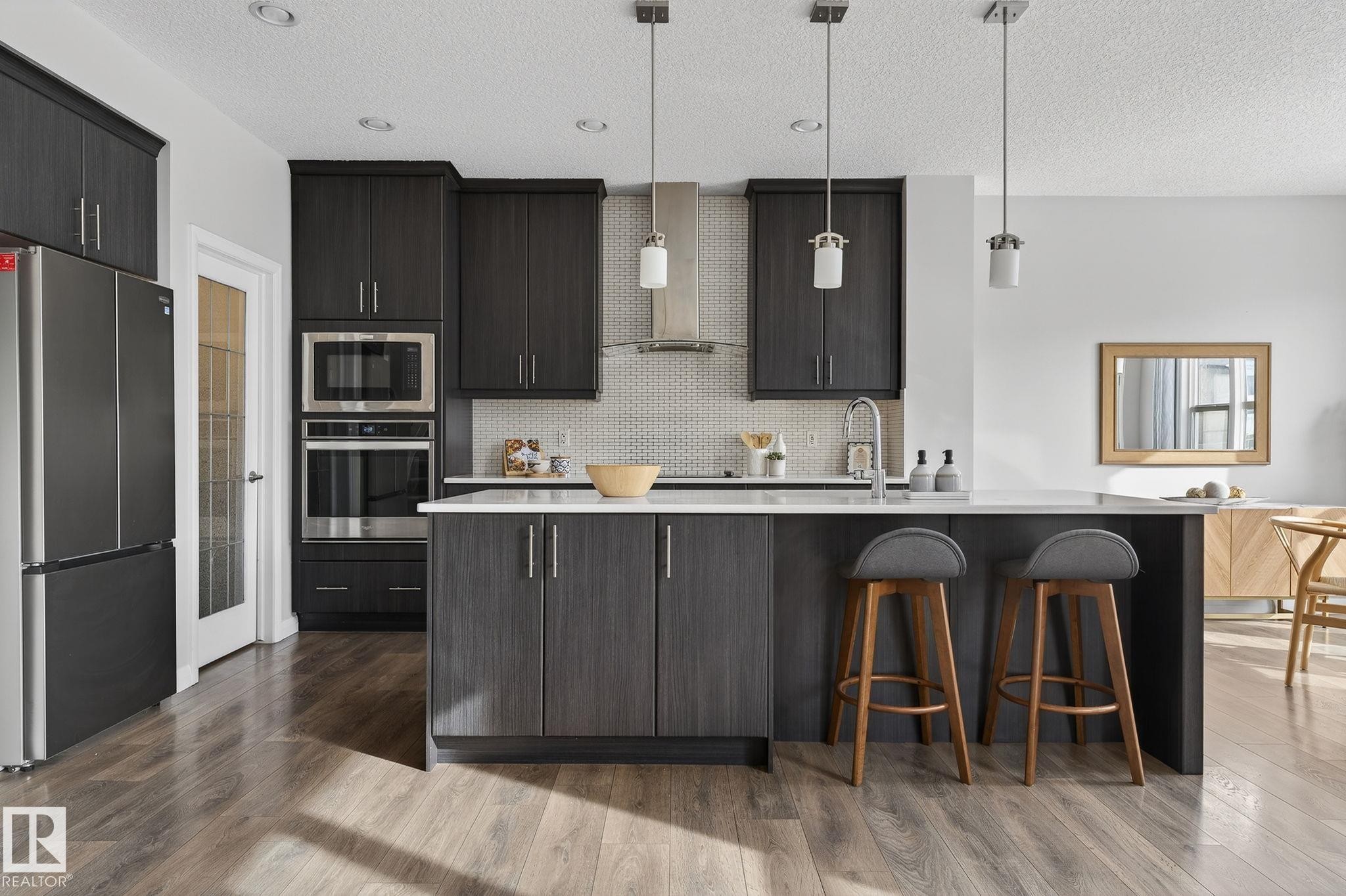 22921 94A Avenue, Edmonton, AB - Indoor Photo Showing Kitchen With Stainless Steel Kitchen With Upgraded Kitchen