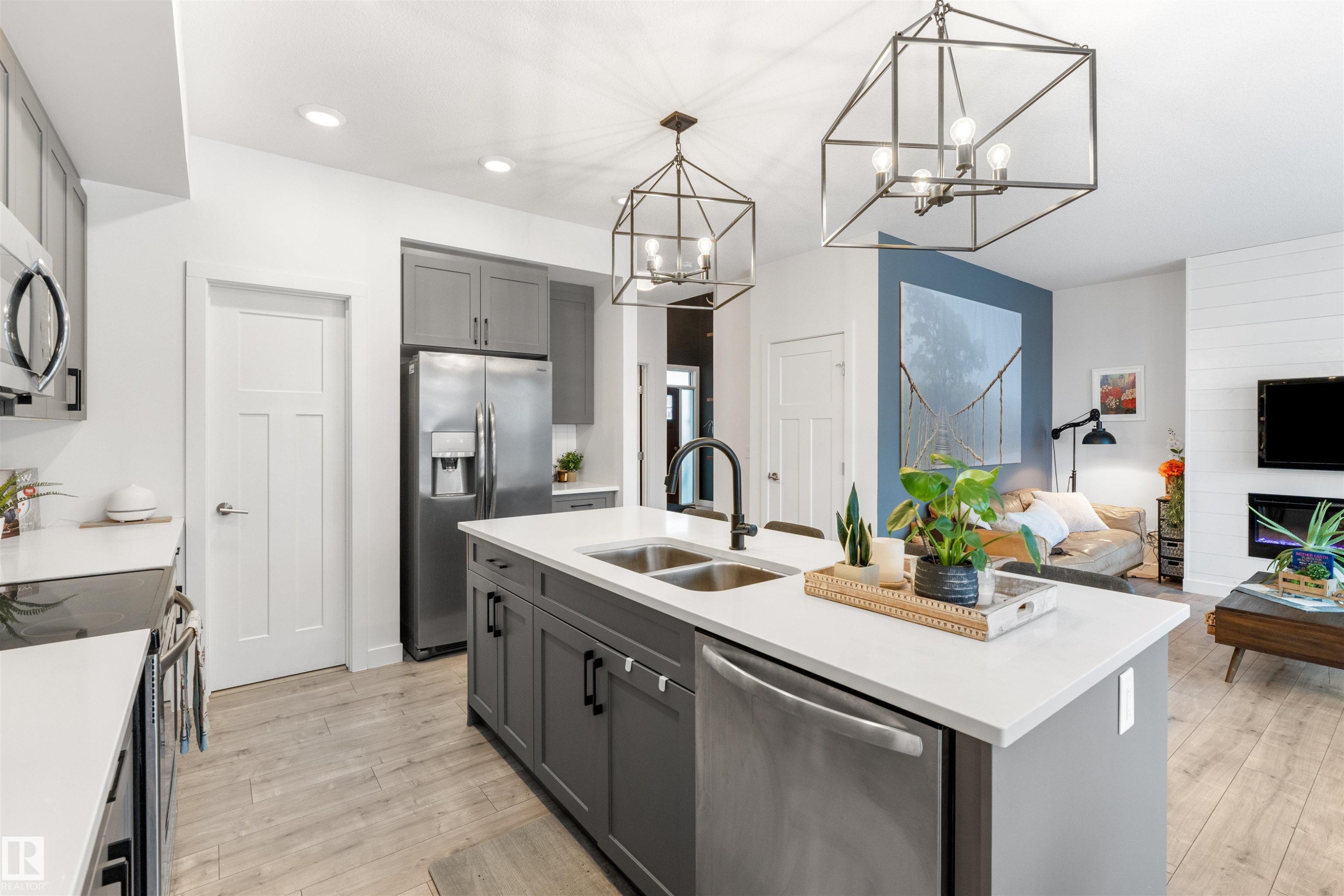 146 Joyal Way, St. Albert, AB - Indoor Photo Showing Kitchen With Double Sink With Upgraded Kitchen