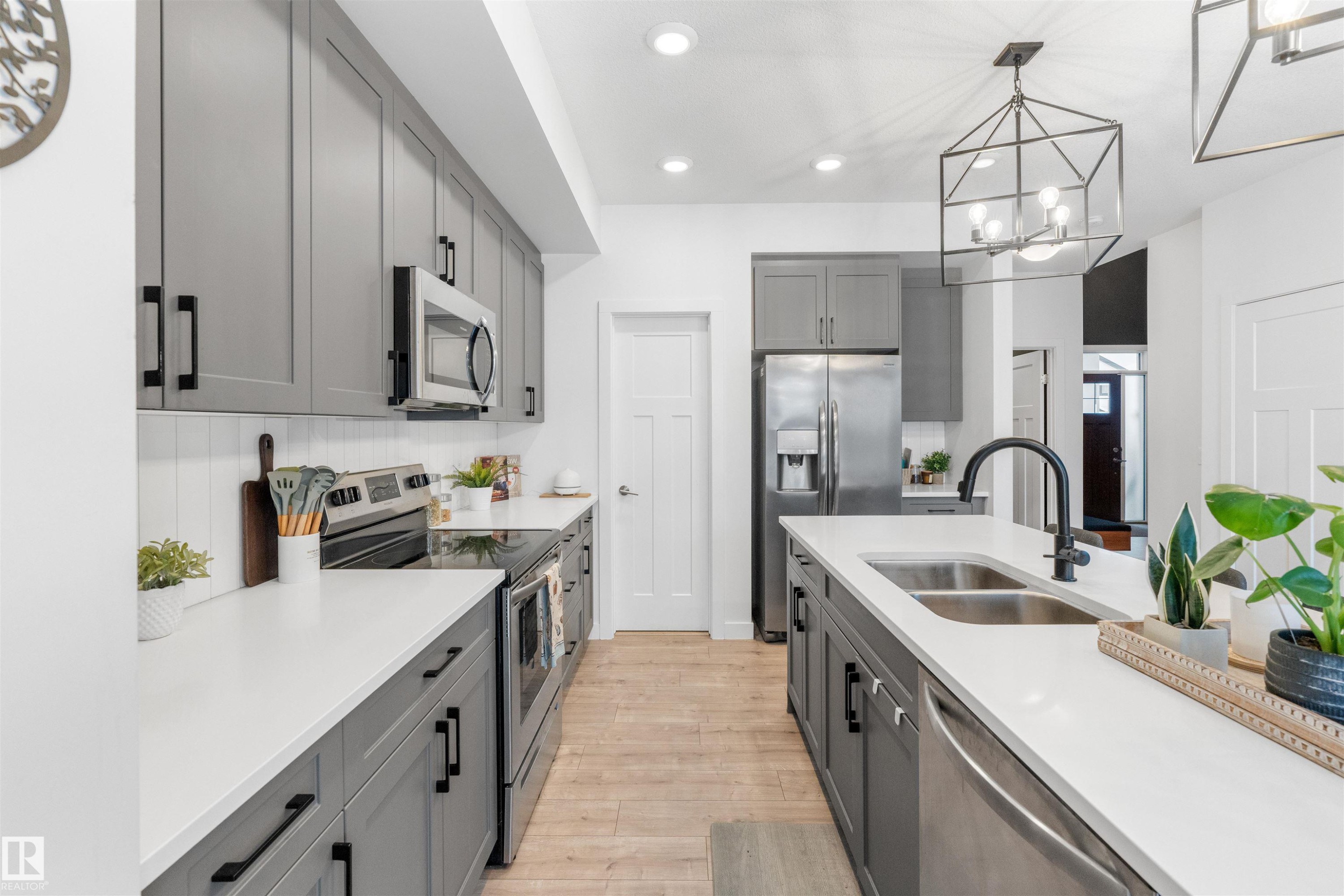 146 Joyal Way, St. Albert, AB - Indoor Photo Showing Kitchen With Stainless Steel Kitchen With Double Sink With Upgraded Kitchen