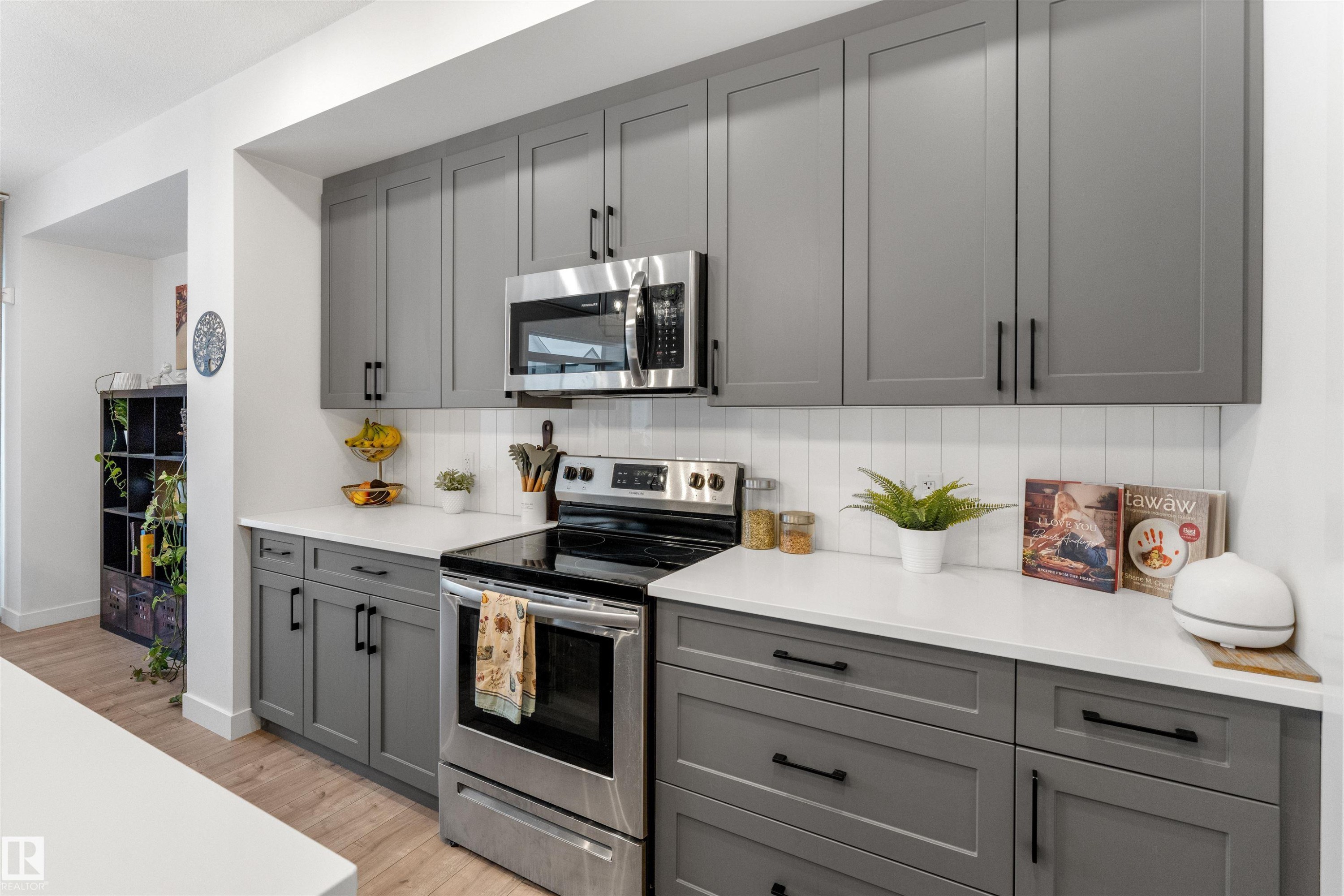 146 Joyal Way, St. Albert, AB - Indoor Photo Showing Kitchen With Upgraded Kitchen