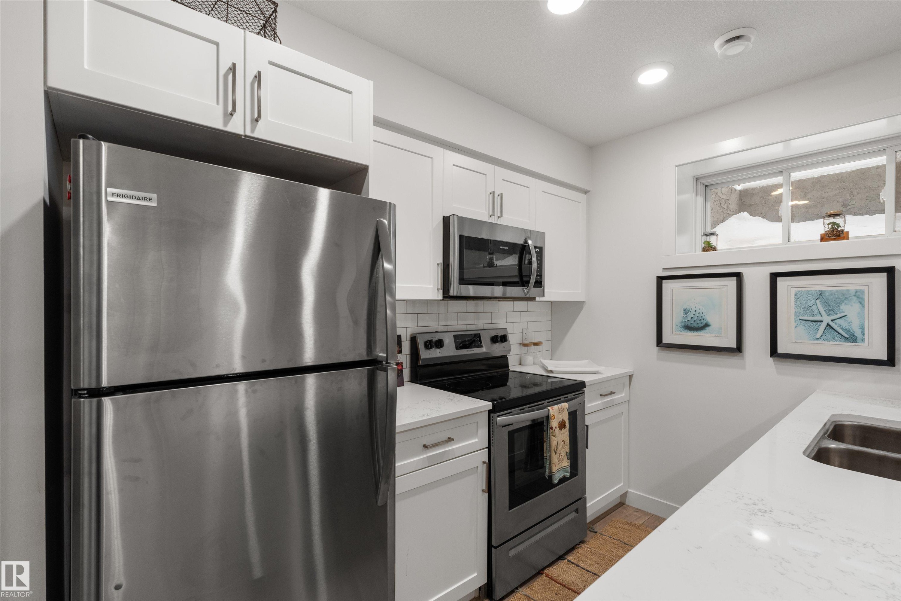 146 Joyal Way, St. Albert, AB - Indoor Photo Showing Kitchen With Stainless Steel Kitchen With Double Sink
