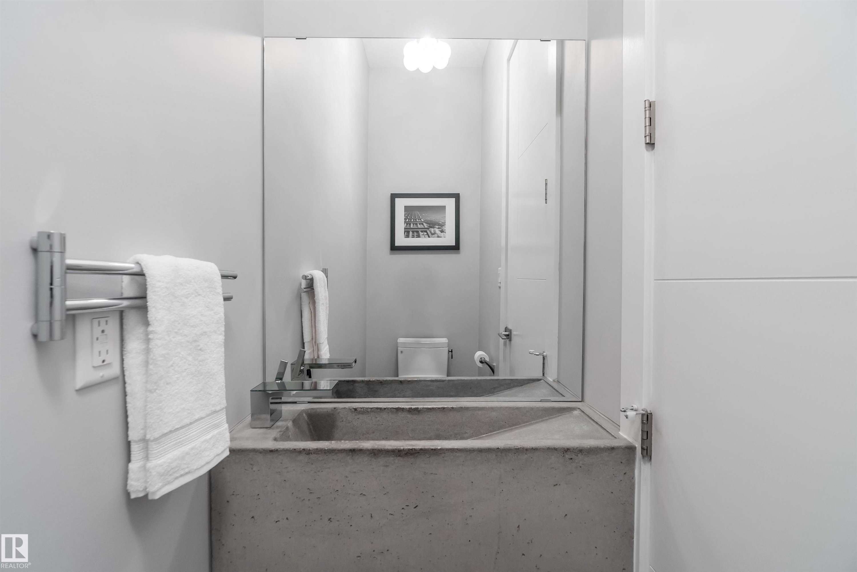 9509 99B Street, Edmonton, AB - Indoor