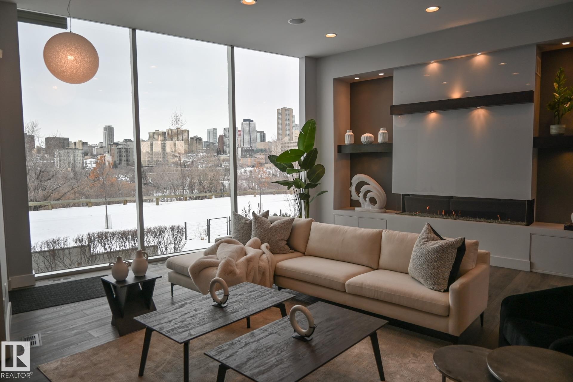 9509 99B Street, Edmonton, AB - Indoor Photo Showing Living Room