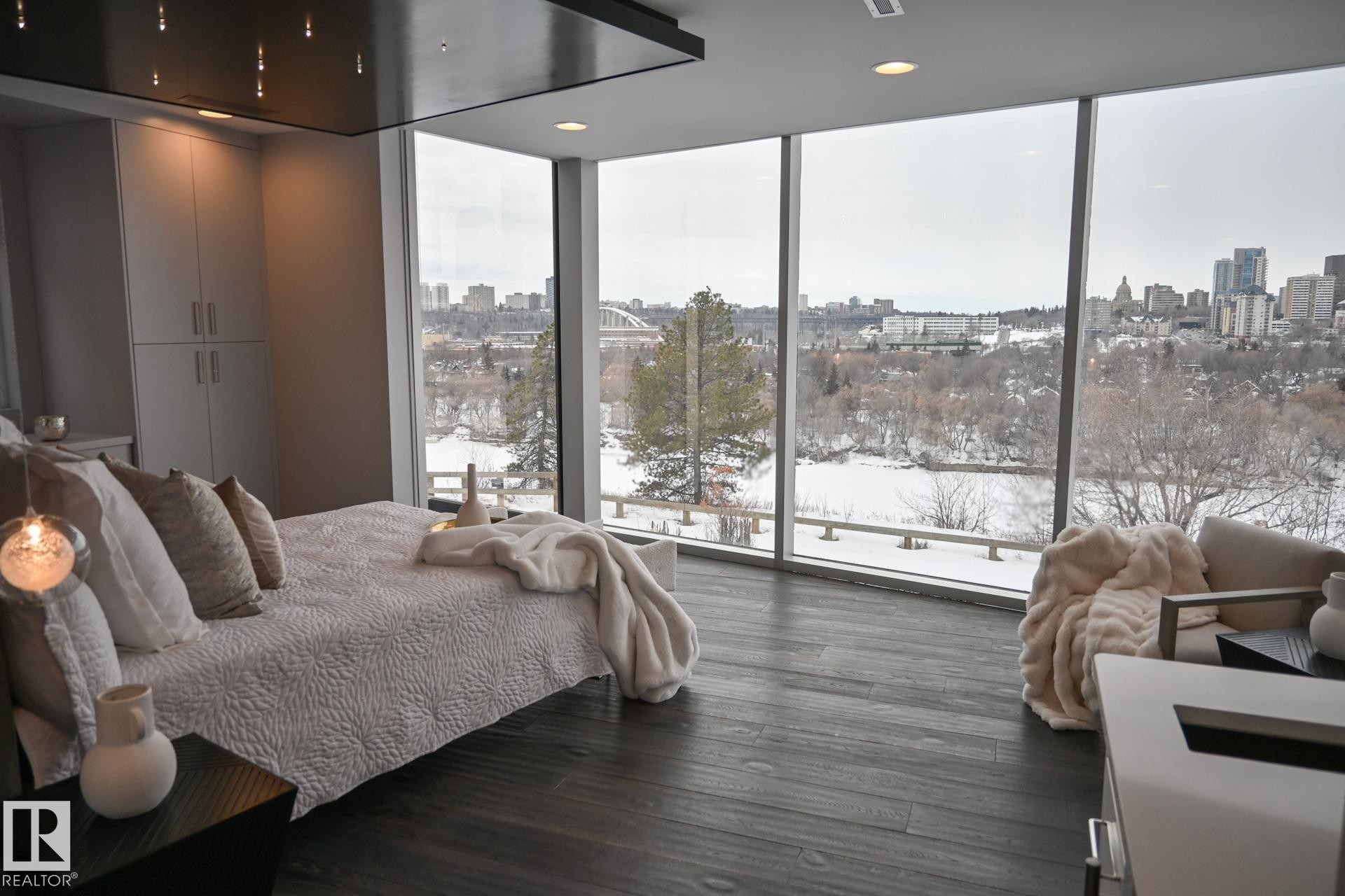 9509 99B Street, Edmonton, AB - Indoor