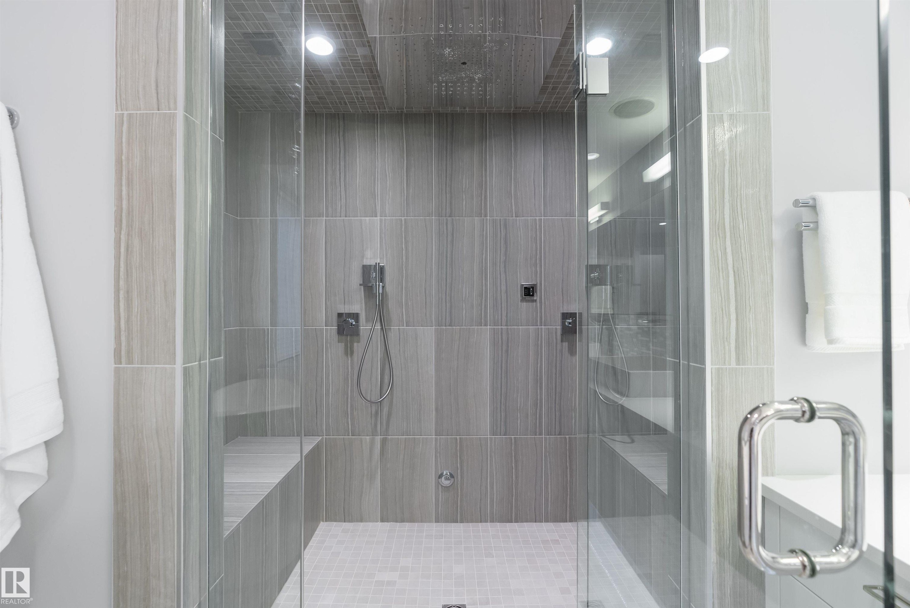 9509 99B Street, Edmonton, AB - Indoor Photo Showing Bathroom