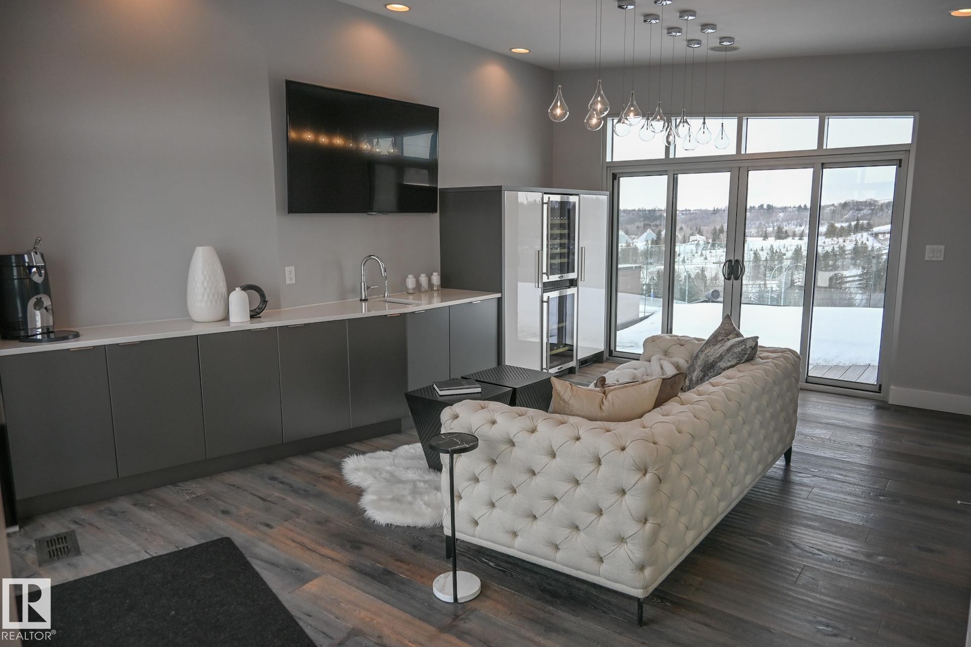9509 99B Street, Edmonton, AB - Indoor