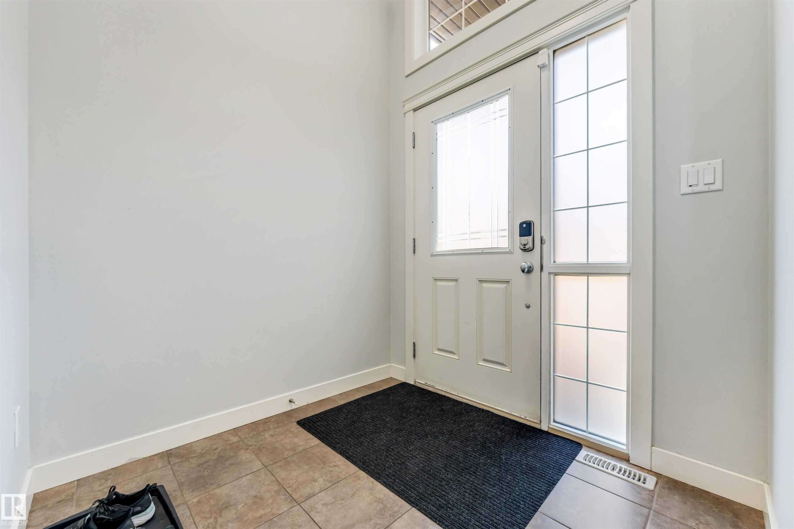 1920 69 St., Edmonton, AB - Indoor Photo Showing Other Room