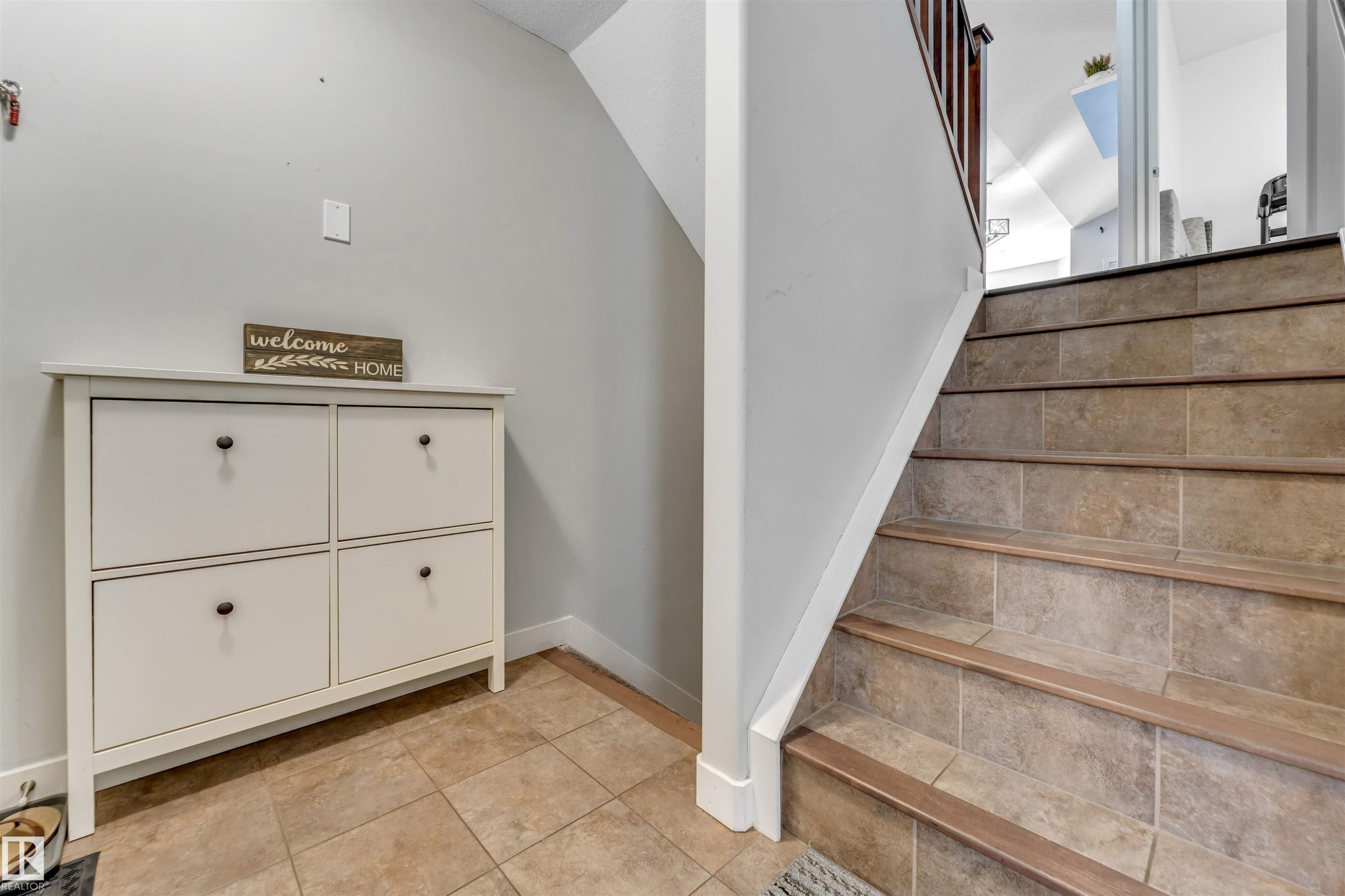 1920 69 St., Edmonton, AB - Indoor Photo Showing Other Room