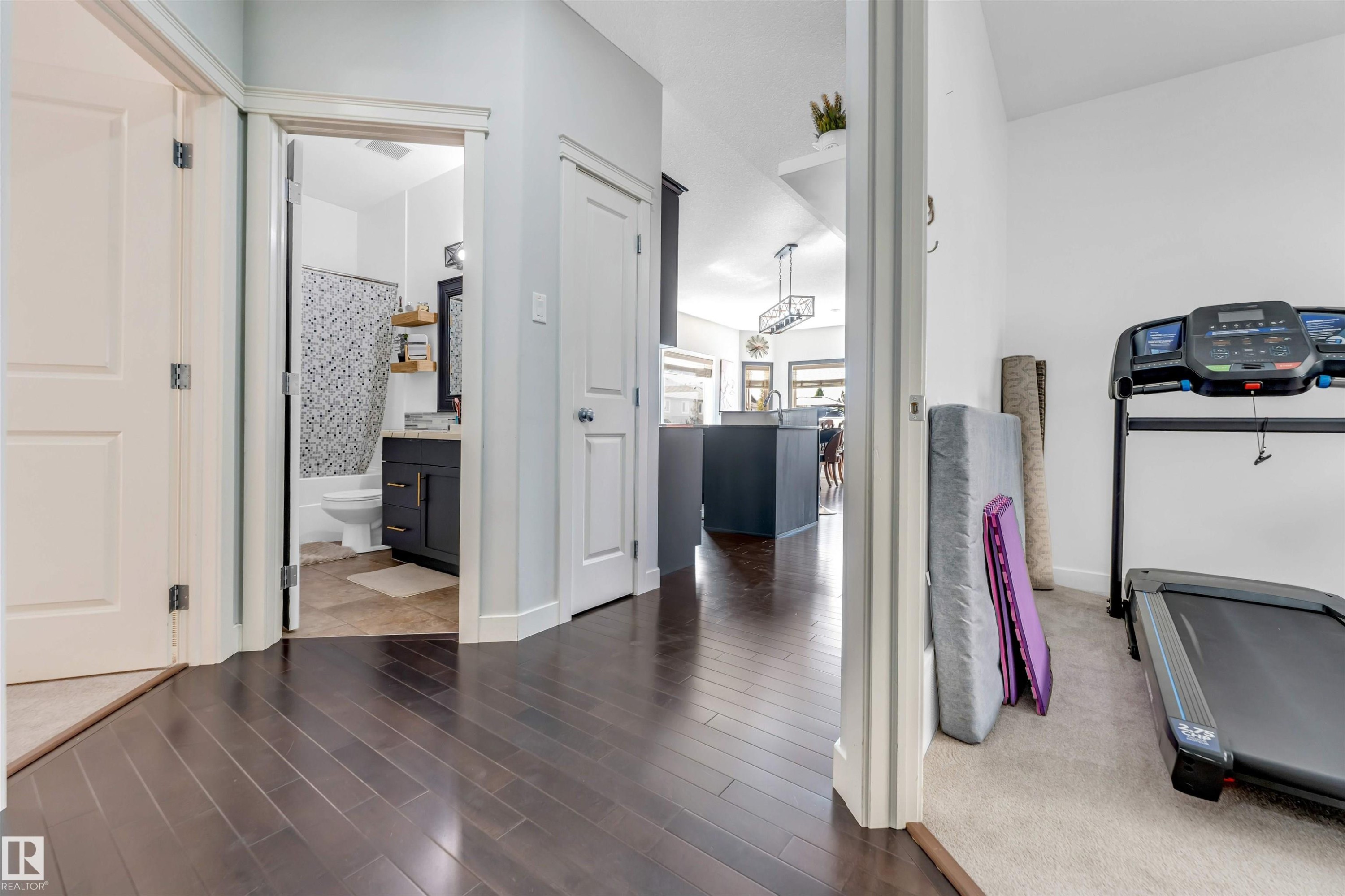 1920 69 St., Edmonton, AB - Indoor Photo Showing Other Room