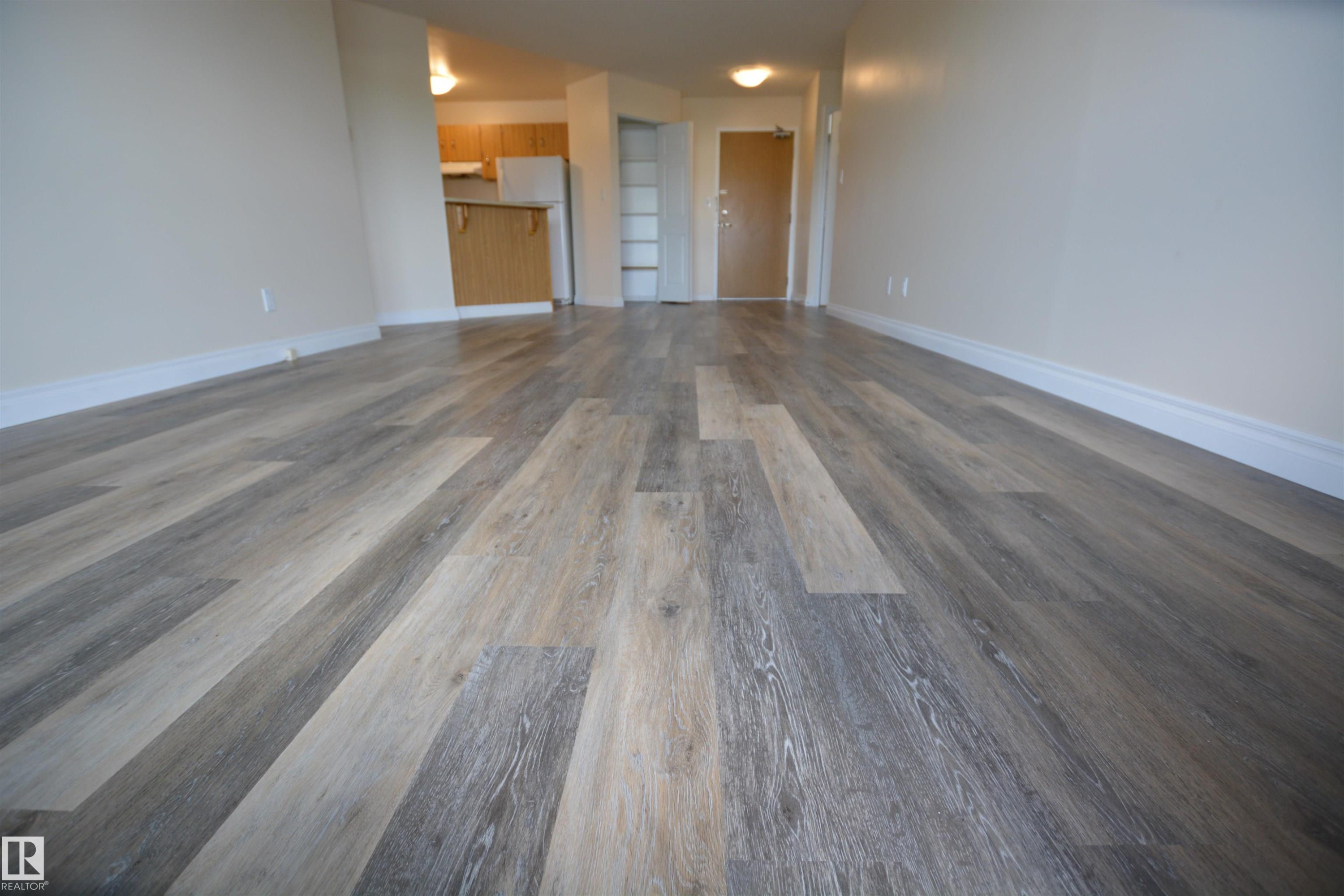304 10511 19 Avenue, Edmonton, AB - Indoor Photo Showing Other Room