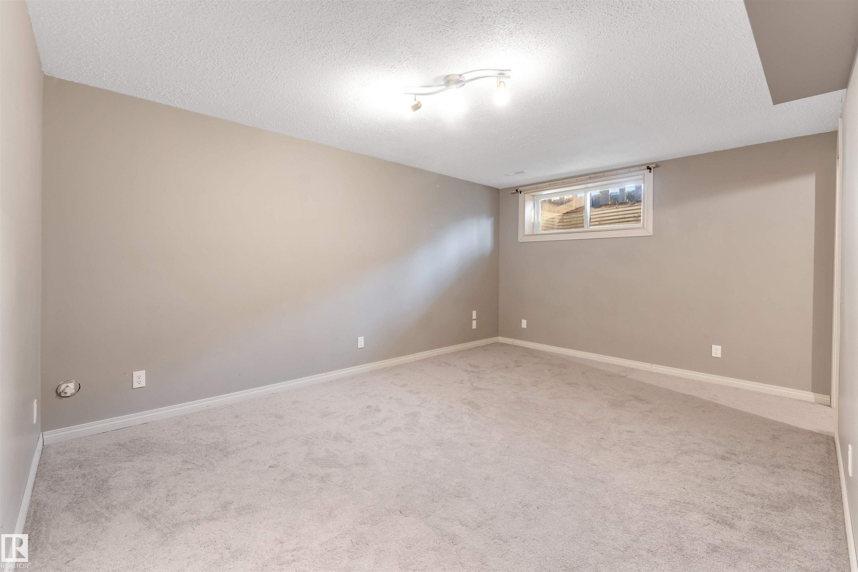Empty room featuring light carpet and a textured ceiling - 1157 37 Avenue, Edmonton, AB - Indoor Photo Showing Other Room