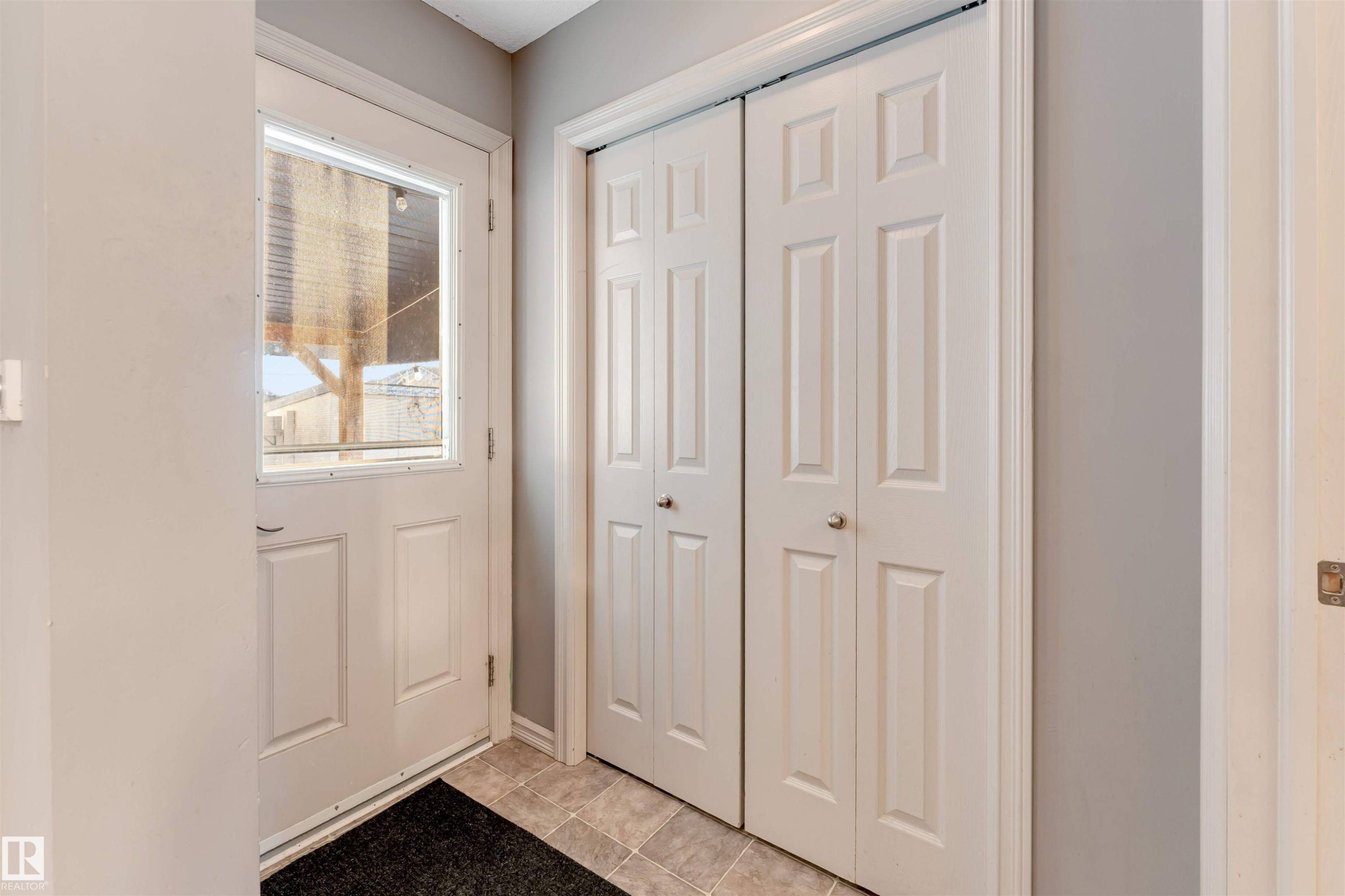 Entryway featuring tile patterned flooring - 1157 37 Avenue, Edmonton, AB - Indoor Photo Showing Other Room