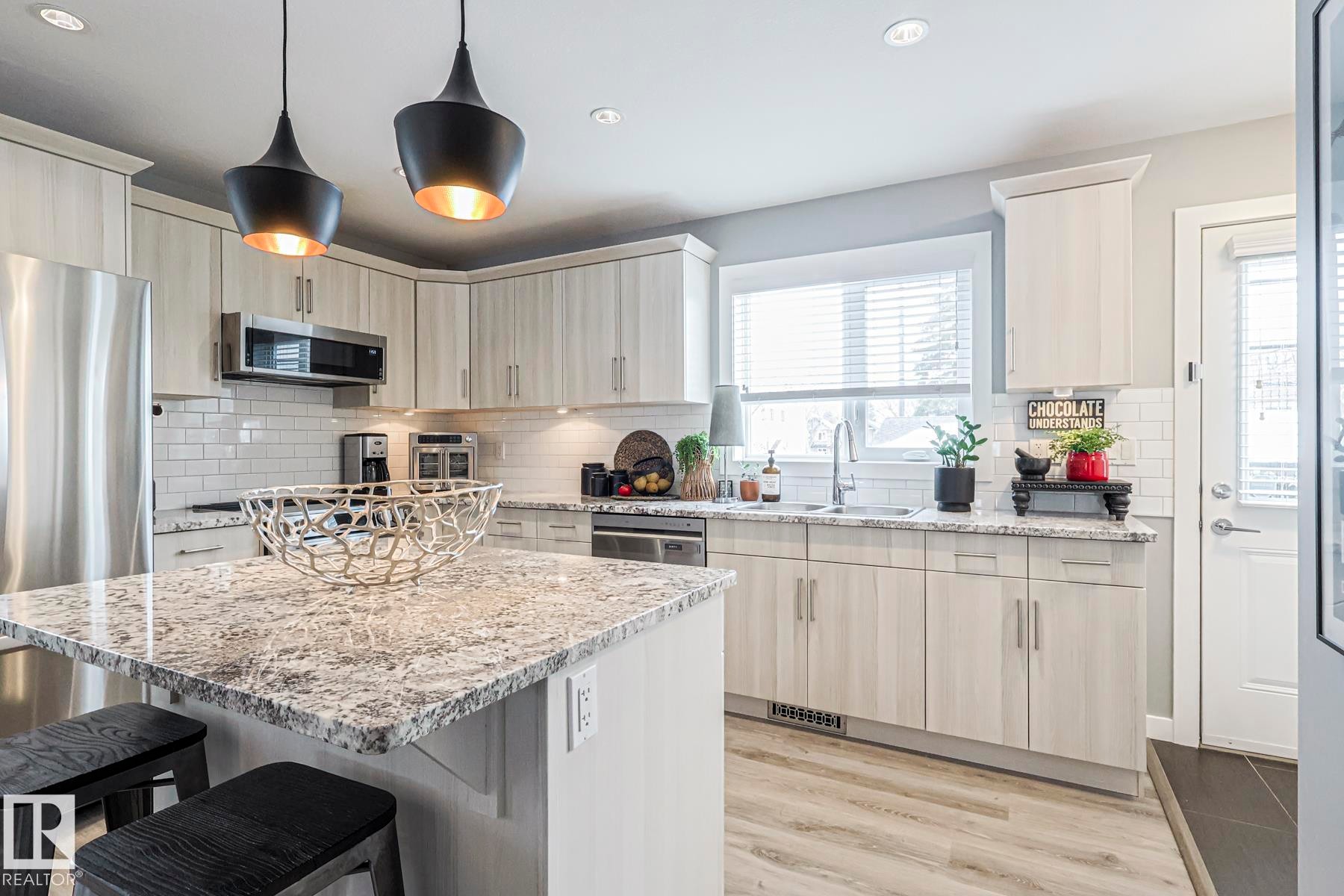 12209 103 Street, Edmonton, AB - Indoor Photo Showing Kitchen With Stainless Steel Kitchen With Upgraded Kitchen
