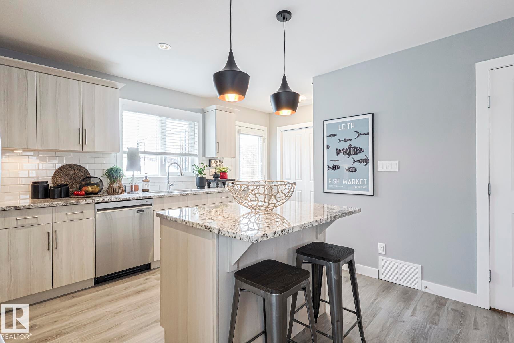 12209 103 Street, Edmonton, AB - Indoor Photo Showing Kitchen With Upgraded Kitchen