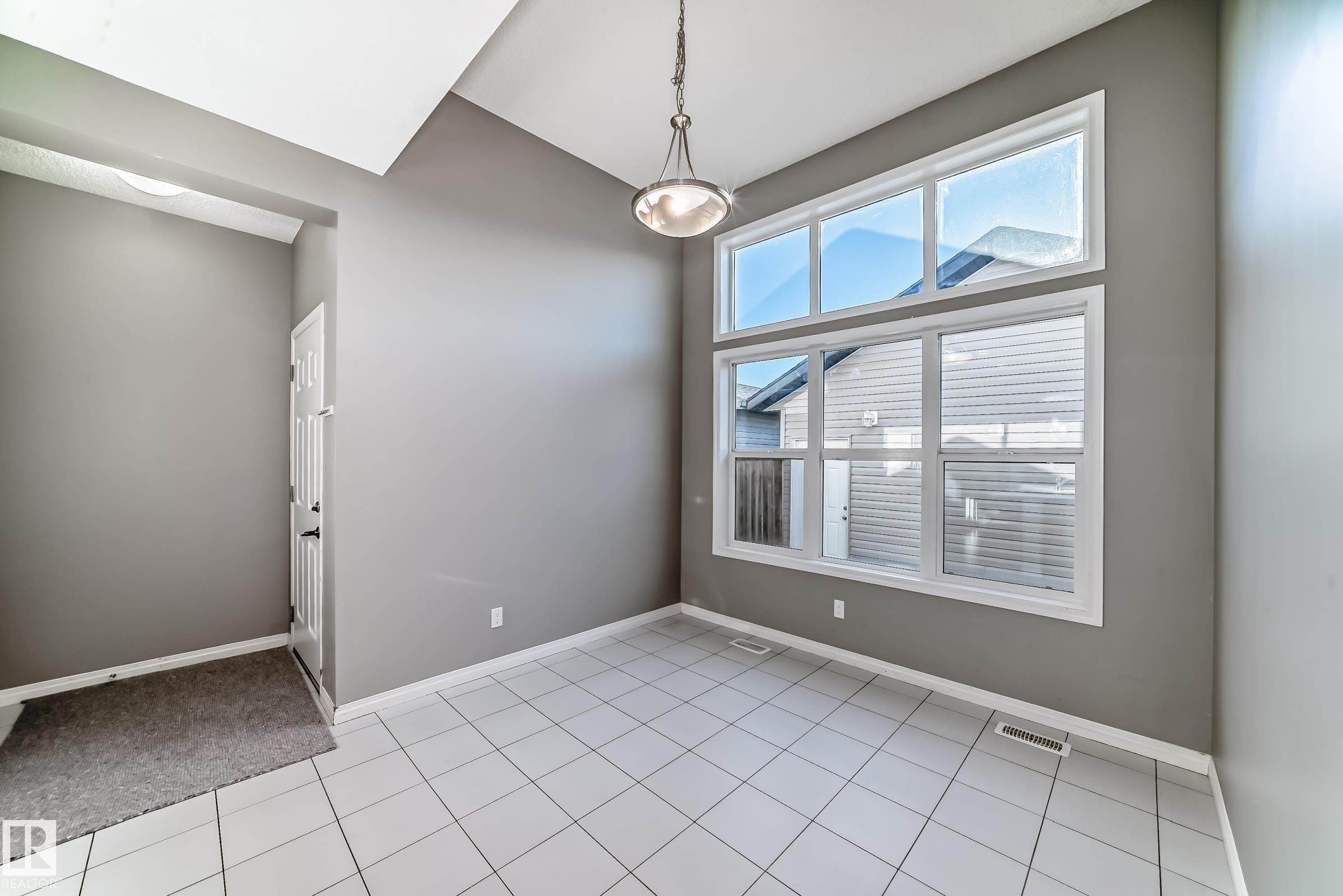 3116 Arthurs Crescent, Edmonton, AB - Indoor Photo Showing Other Room