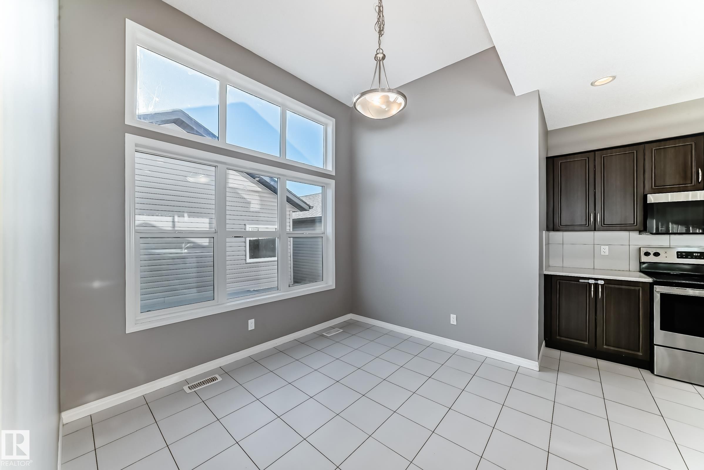 3116 Arthurs Crescent, Edmonton, AB - Indoor Photo Showing Kitchen