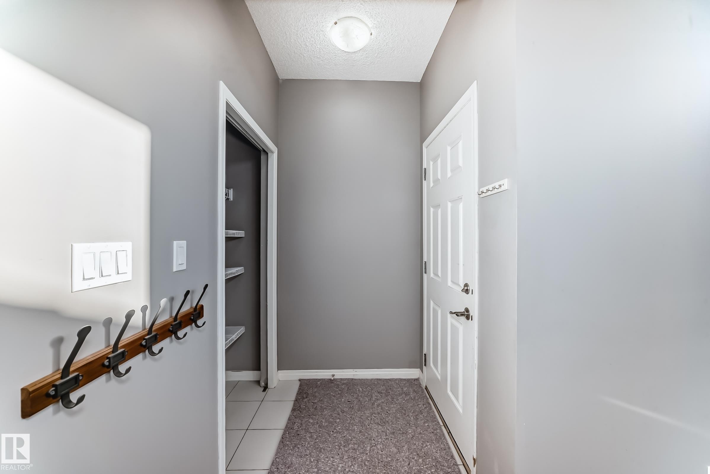 3116 Arthurs Crescent, Edmonton, AB - Indoor Photo Showing Other Room
