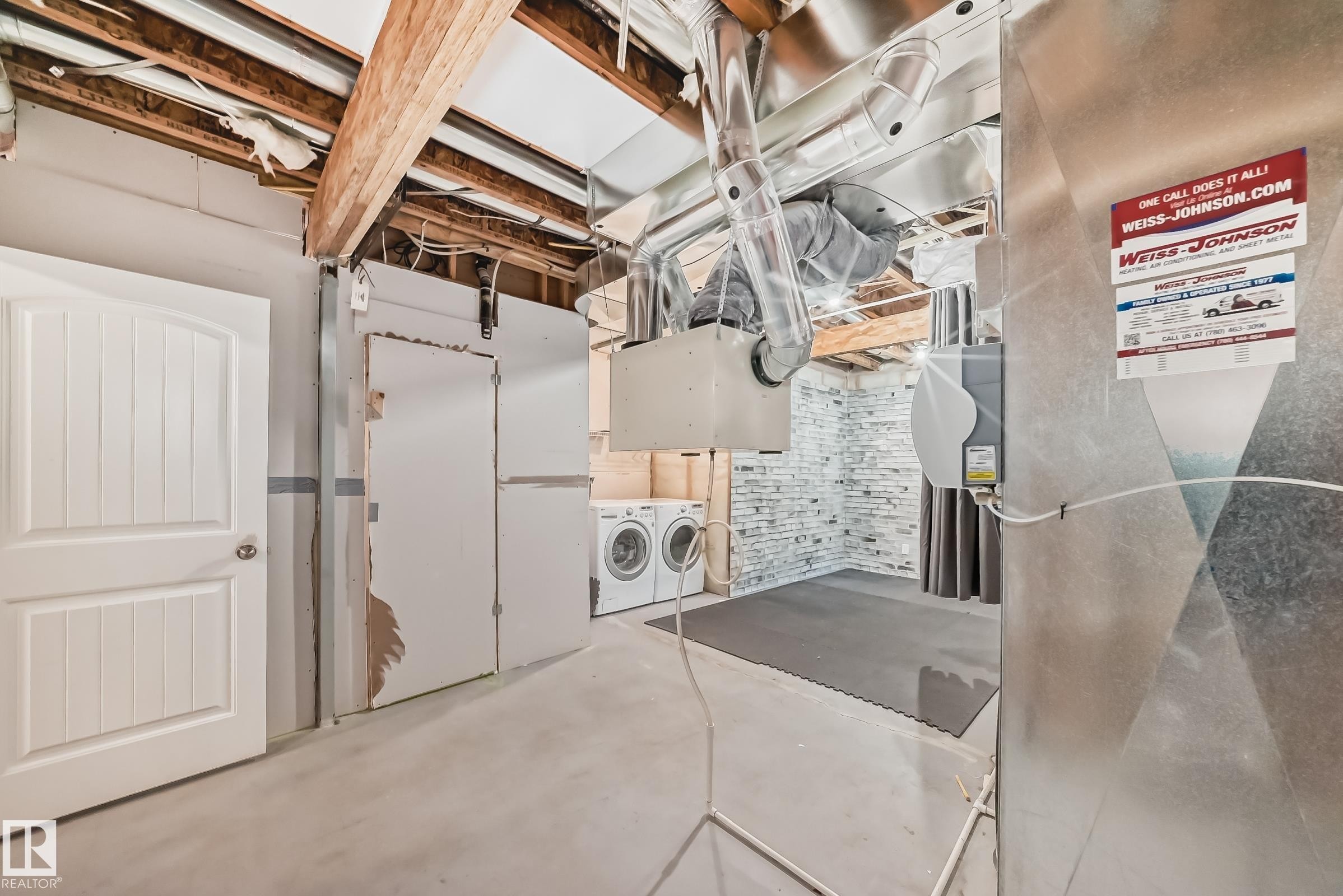 3116 Arthurs Crescent, Edmonton, AB - Indoor Photo Showing Laundry Room