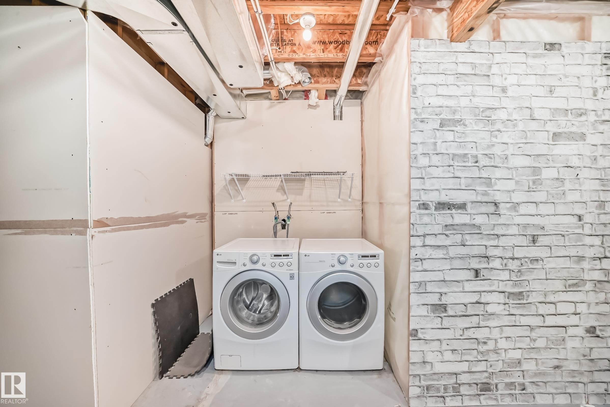 3116 Arthurs Crescent, Edmonton, AB - Indoor Photo Showing Laundry Room
