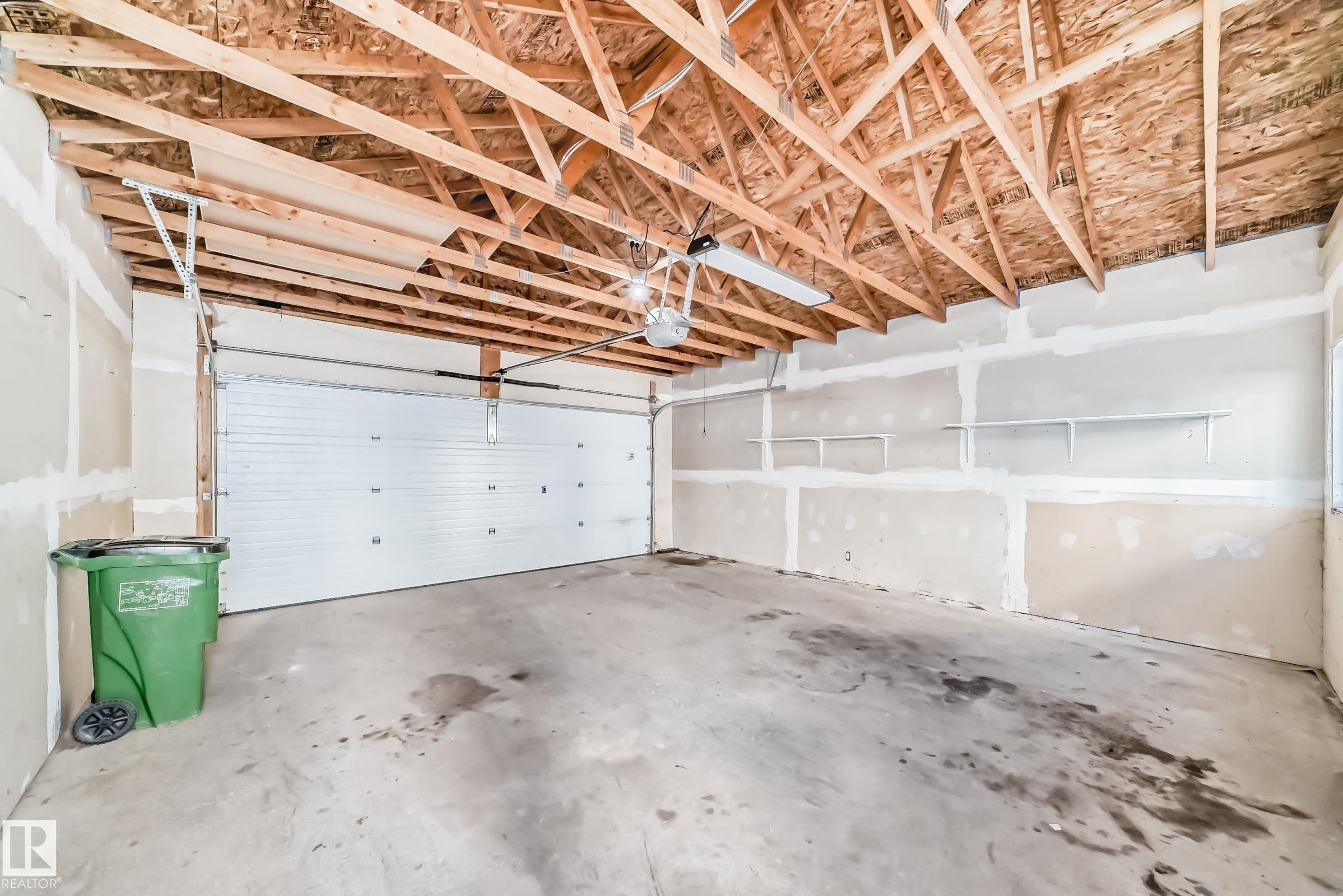 3116 Arthurs Crescent, Edmonton, AB - Indoor Photo Showing Garage
