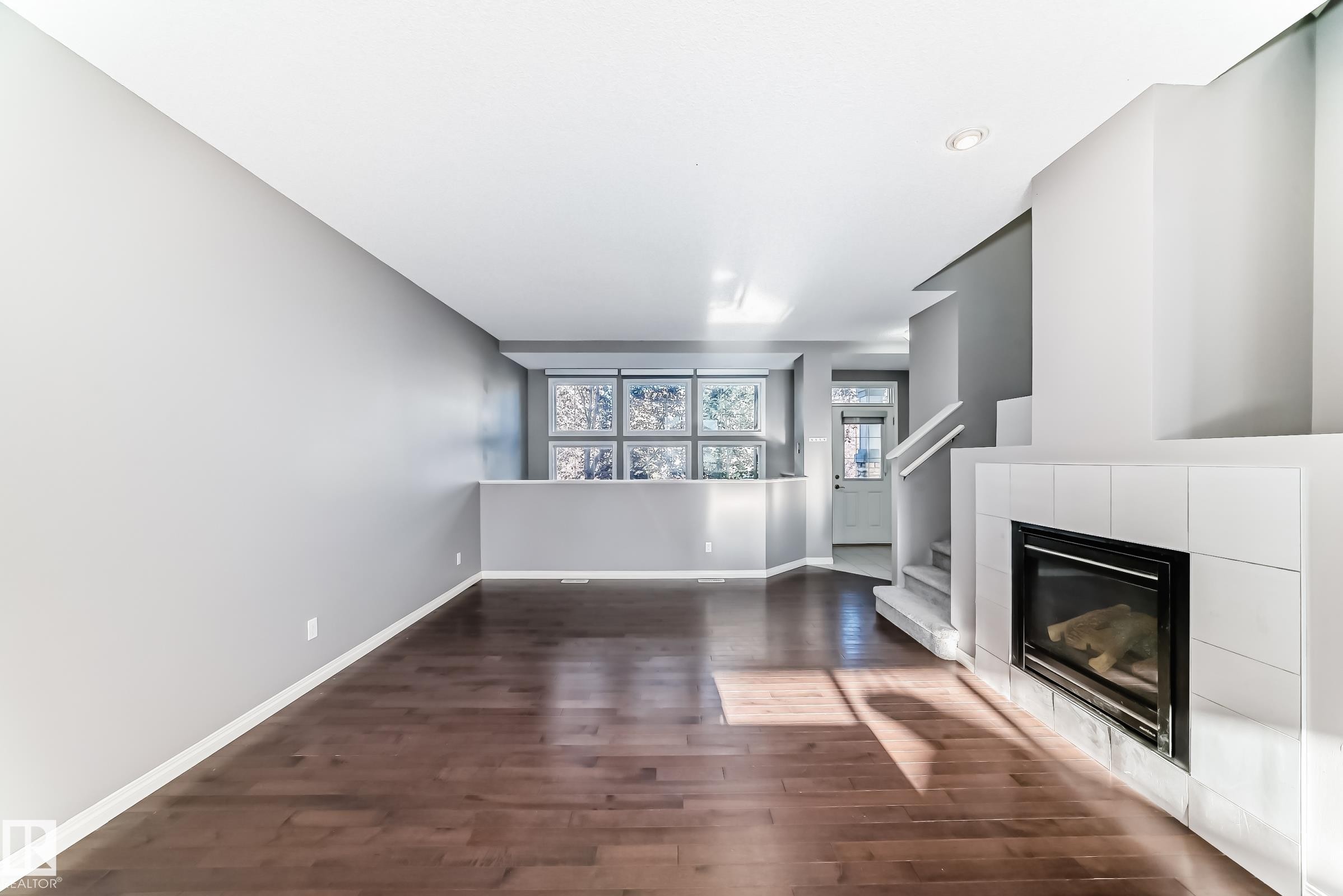 3116 Arthurs Crescent, Edmonton, AB - Indoor With Fireplace