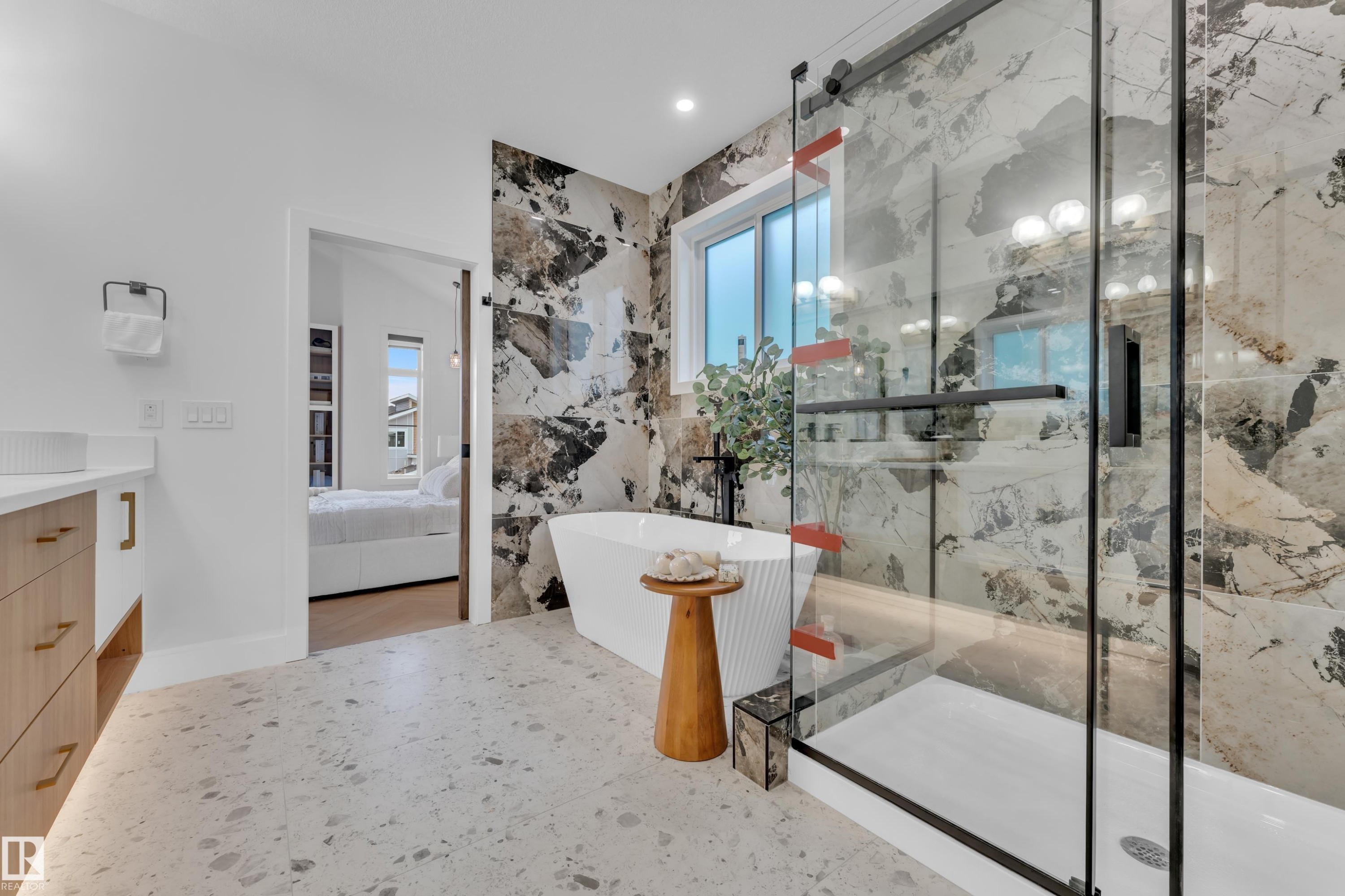 8458 Mayday Link Sw, Edmonton, AB - Indoor Photo Showing Bathroom