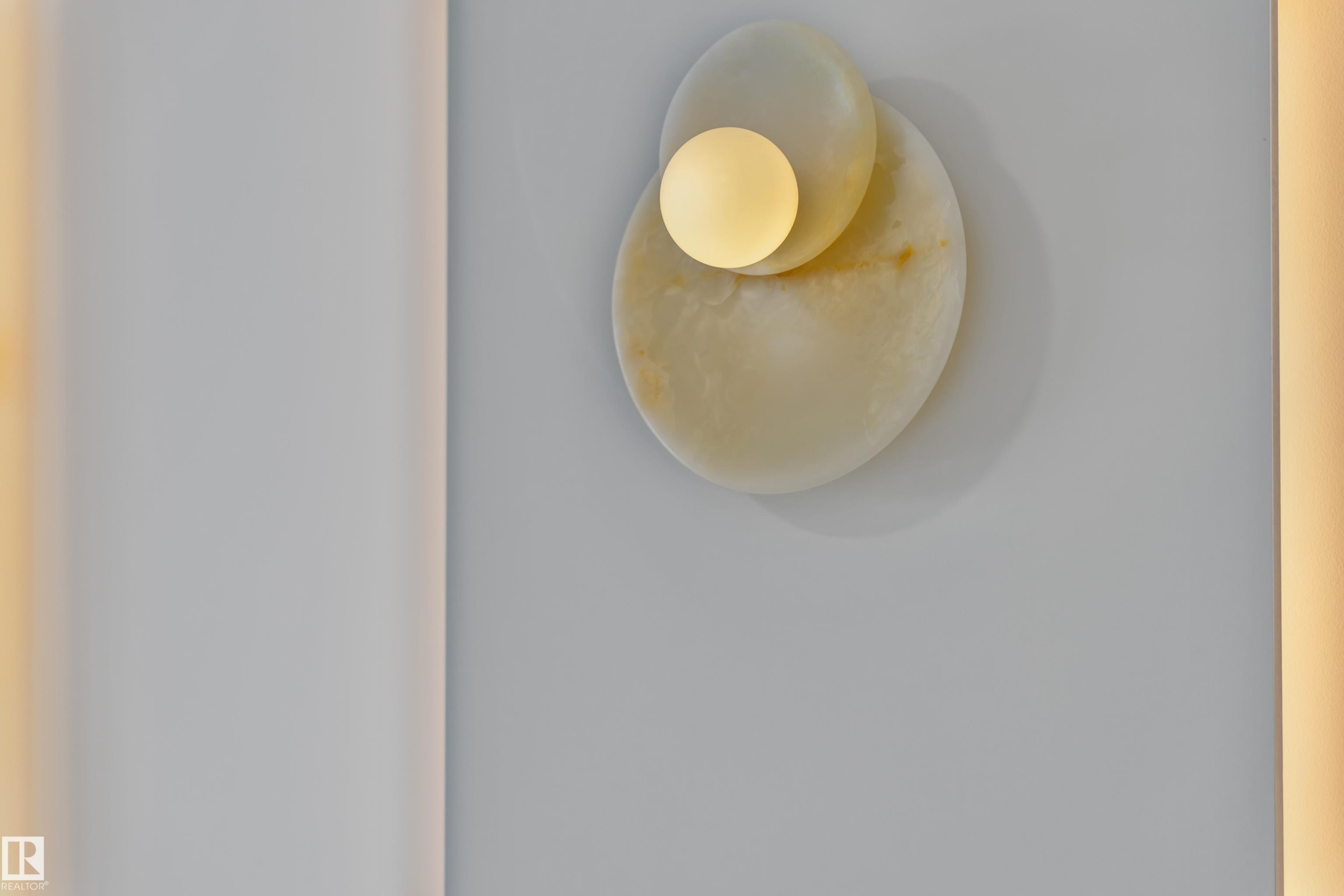 8458 Mayday Link Sw, Edmonton, AB - Indoor Photo Showing Bathroom