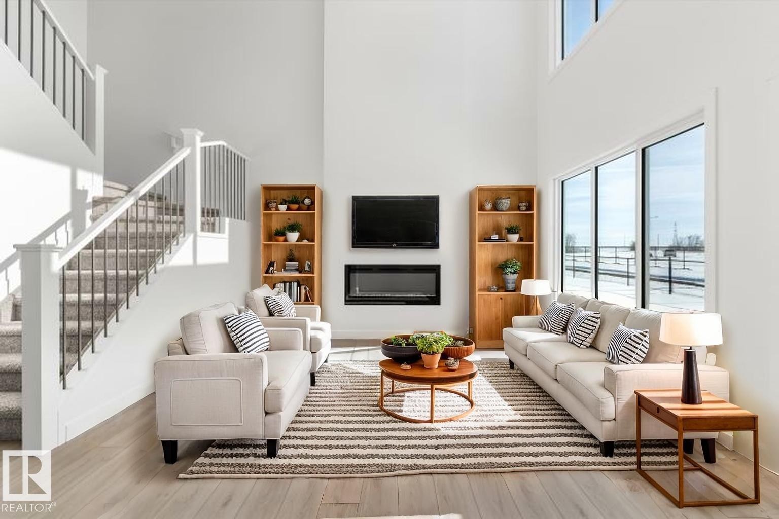 943 18 Avenue, Edmonton, AB - Indoor Photo Showing Living Room With Fireplace