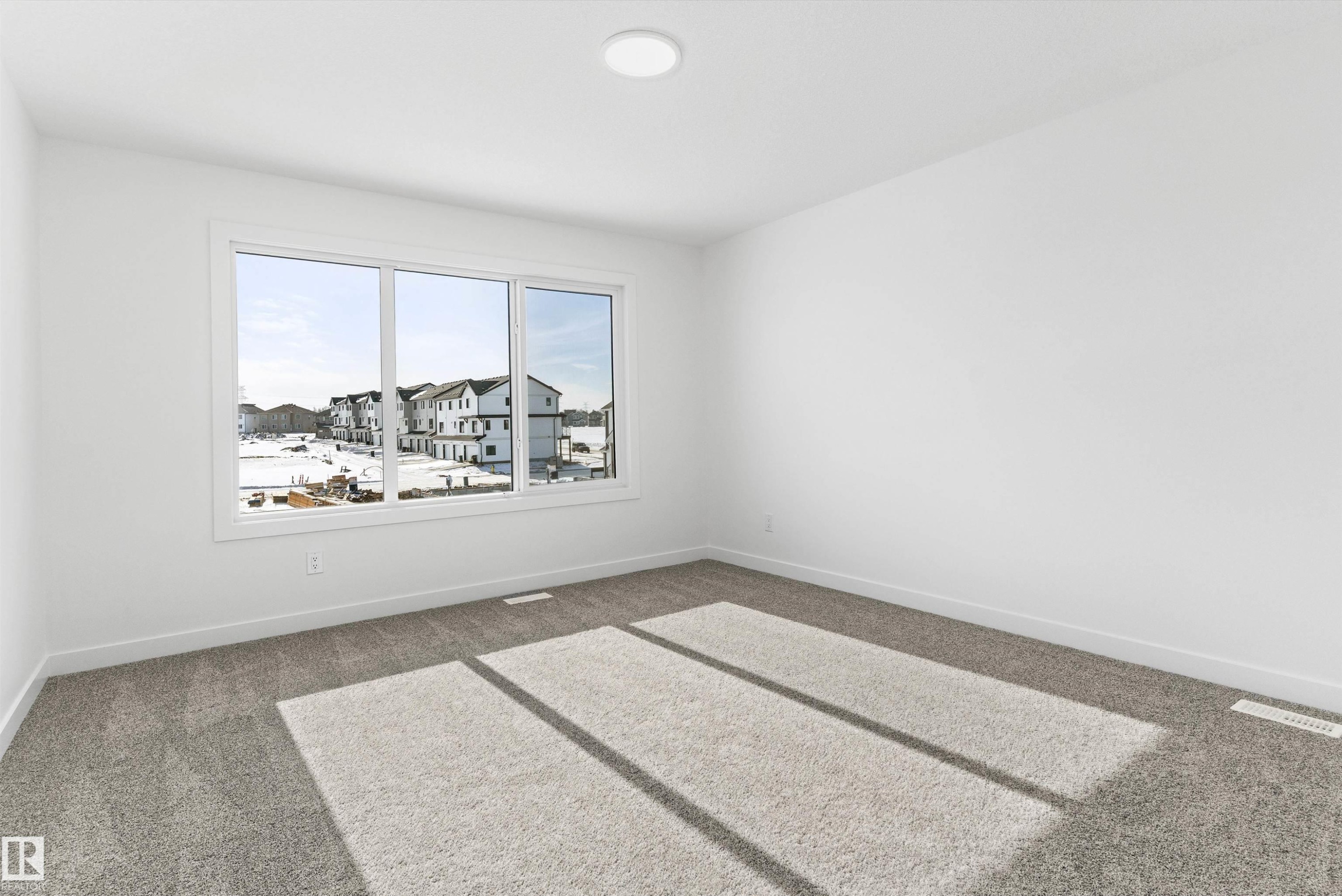 943 18 Avenue, Edmonton, AB - Indoor Photo Showing Other Room