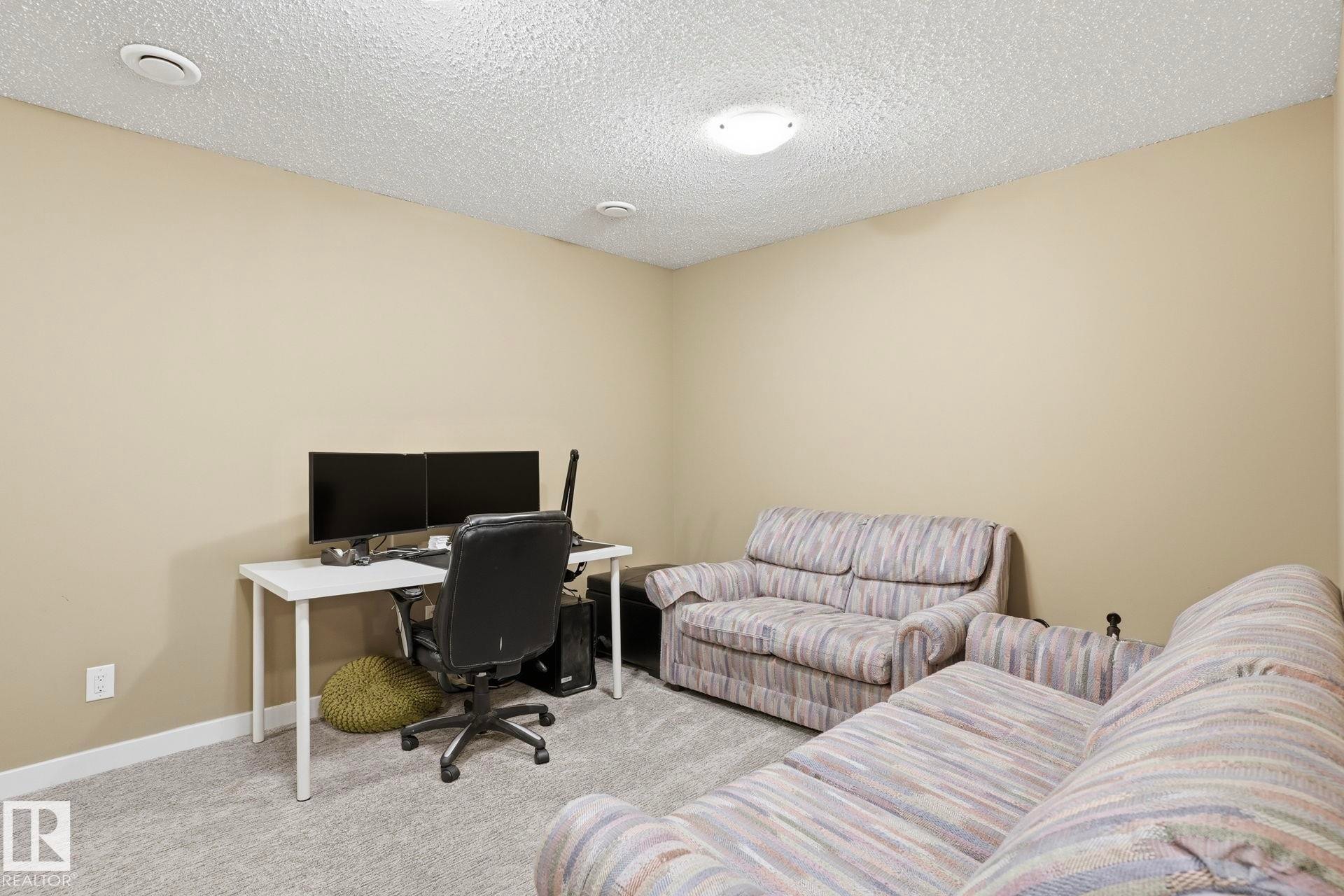 10 330 Bulyea Road, Edmonton, AB - Indoor