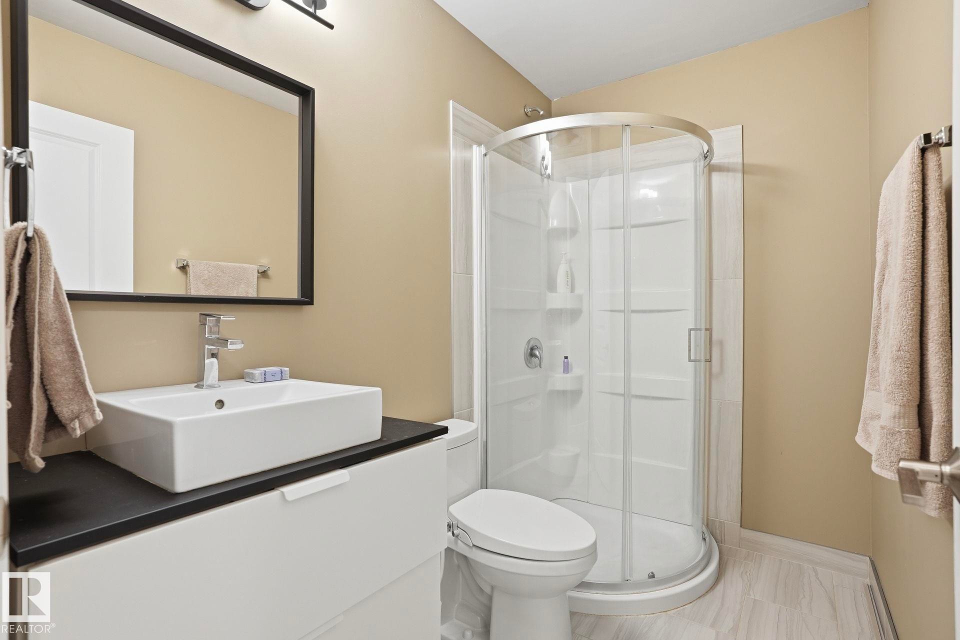 10 330 Bulyea Road, Edmonton, AB - Indoor Photo Showing Bathroom