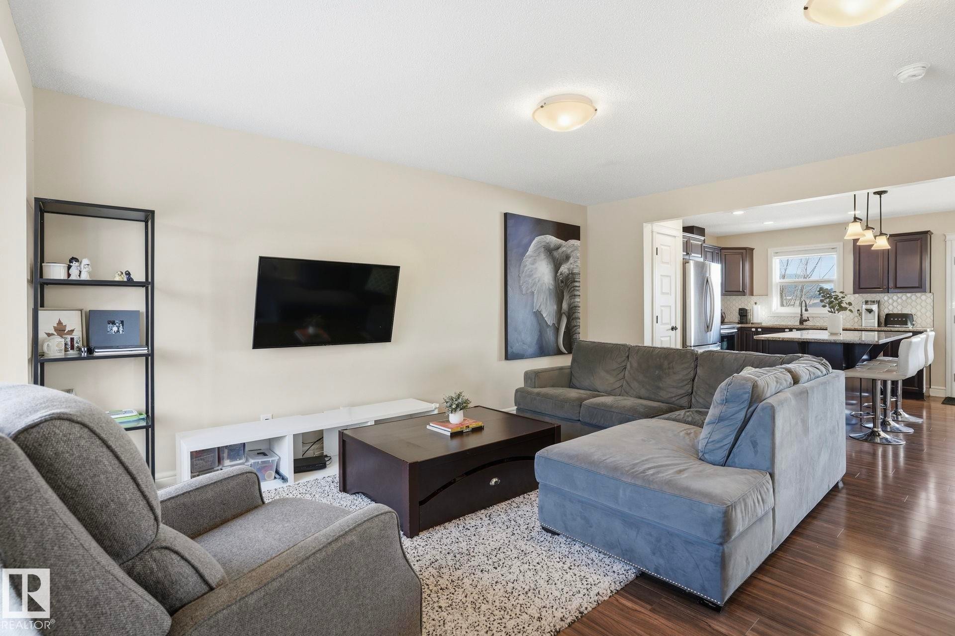 10 330 Bulyea Road, Edmonton, AB - Indoor Photo Showing Living Room