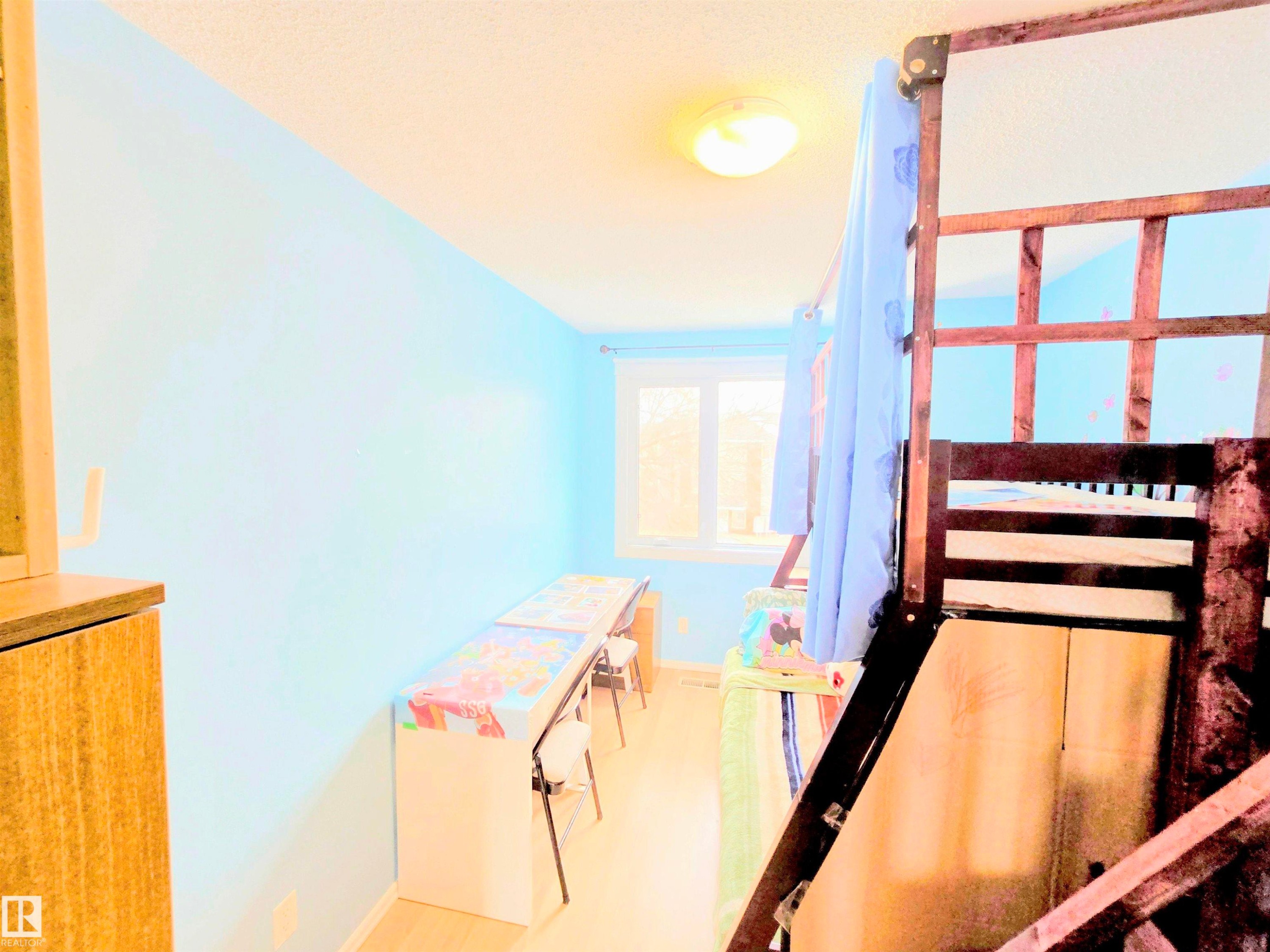 Bedroom featuring baseboards and wood finished floors - 80 Amberly Crest, Edmonton, AB - Indoor
