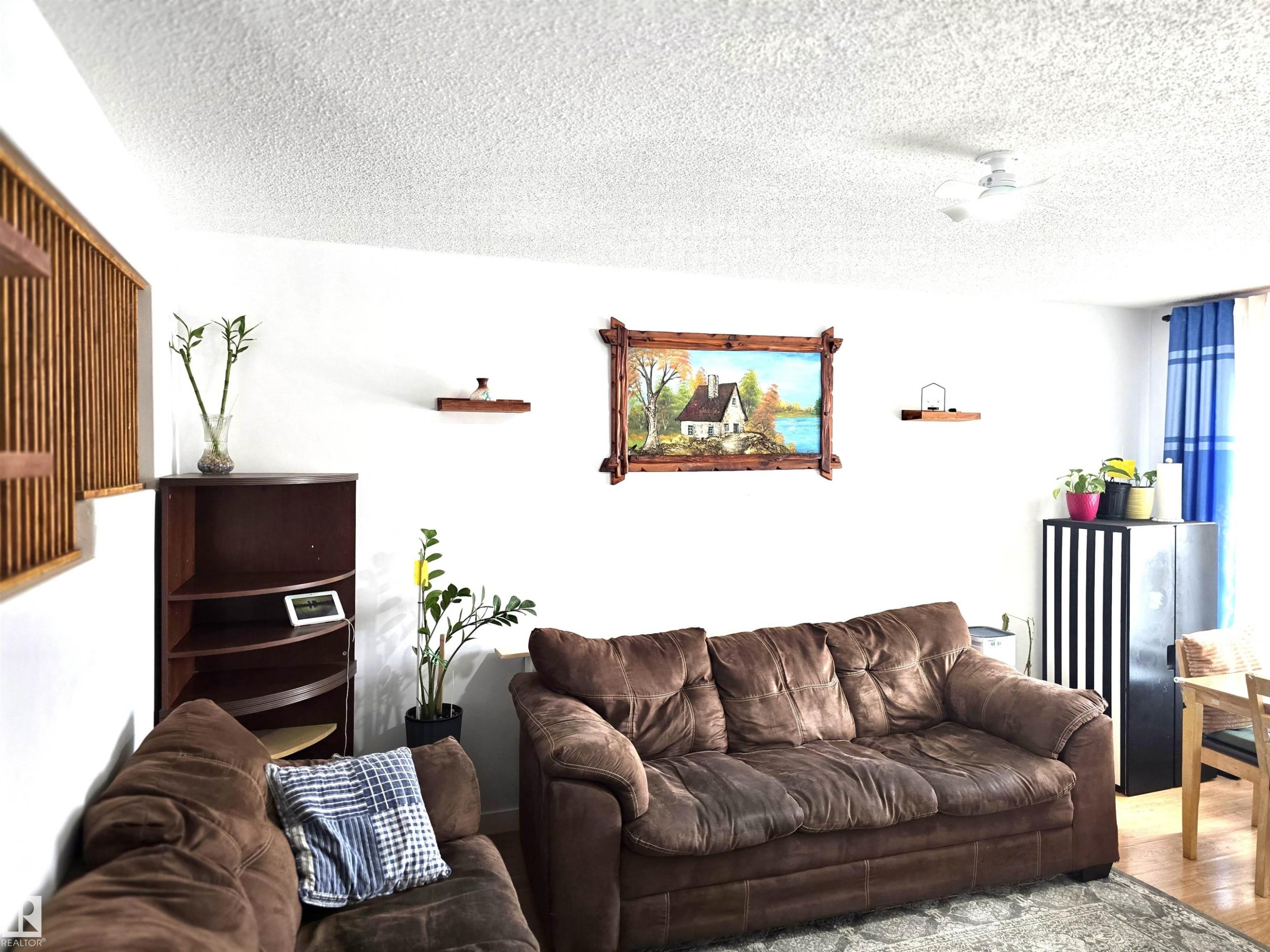 Living area featuring white walls, a textured ceiling, and a ceiling fan - 80 Amberly Crest, Edmonton, AB - Indoor Photo Showing Living Room