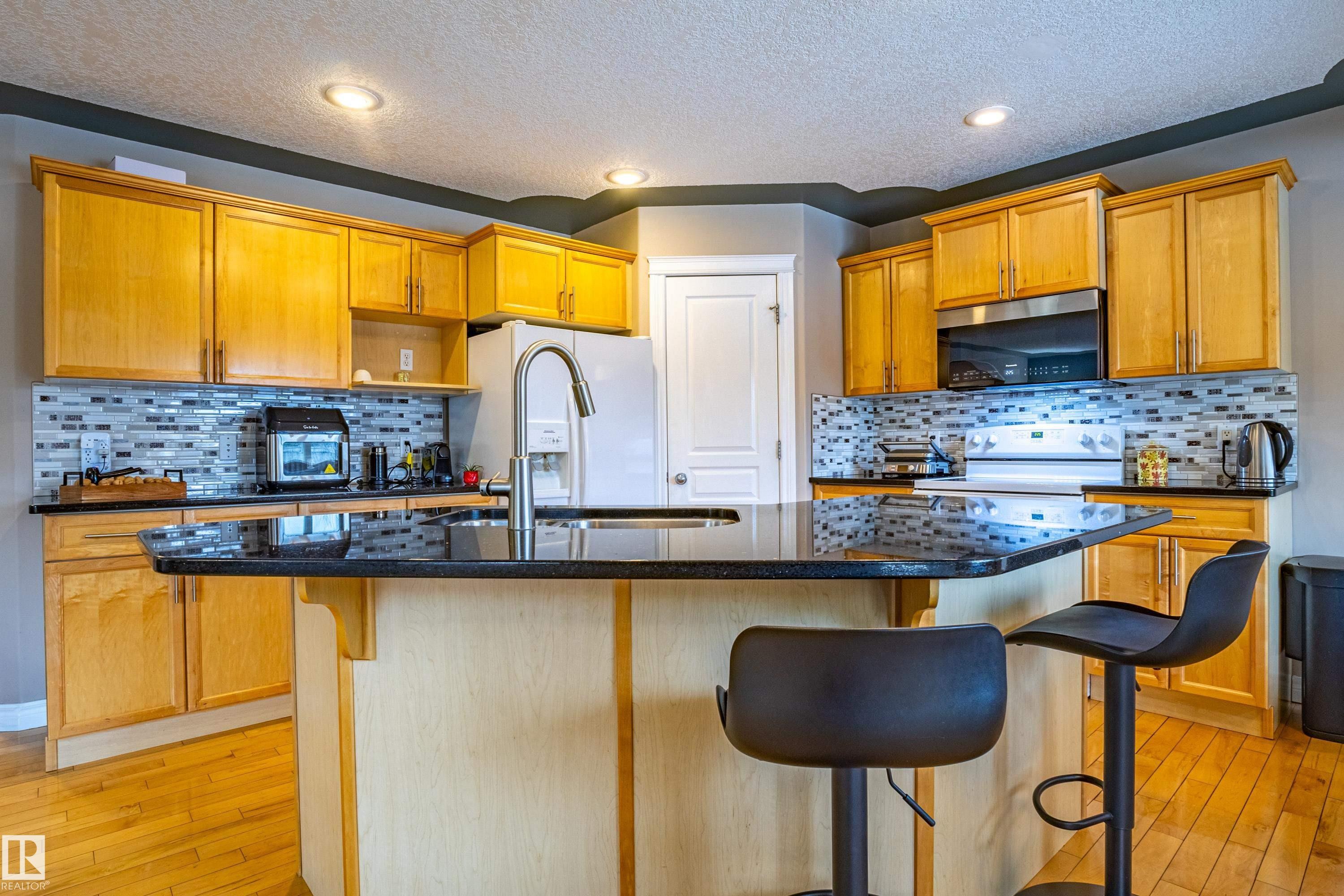 2721 Miles Place, Edmonton, AB - Indoor Photo Showing Kitchen