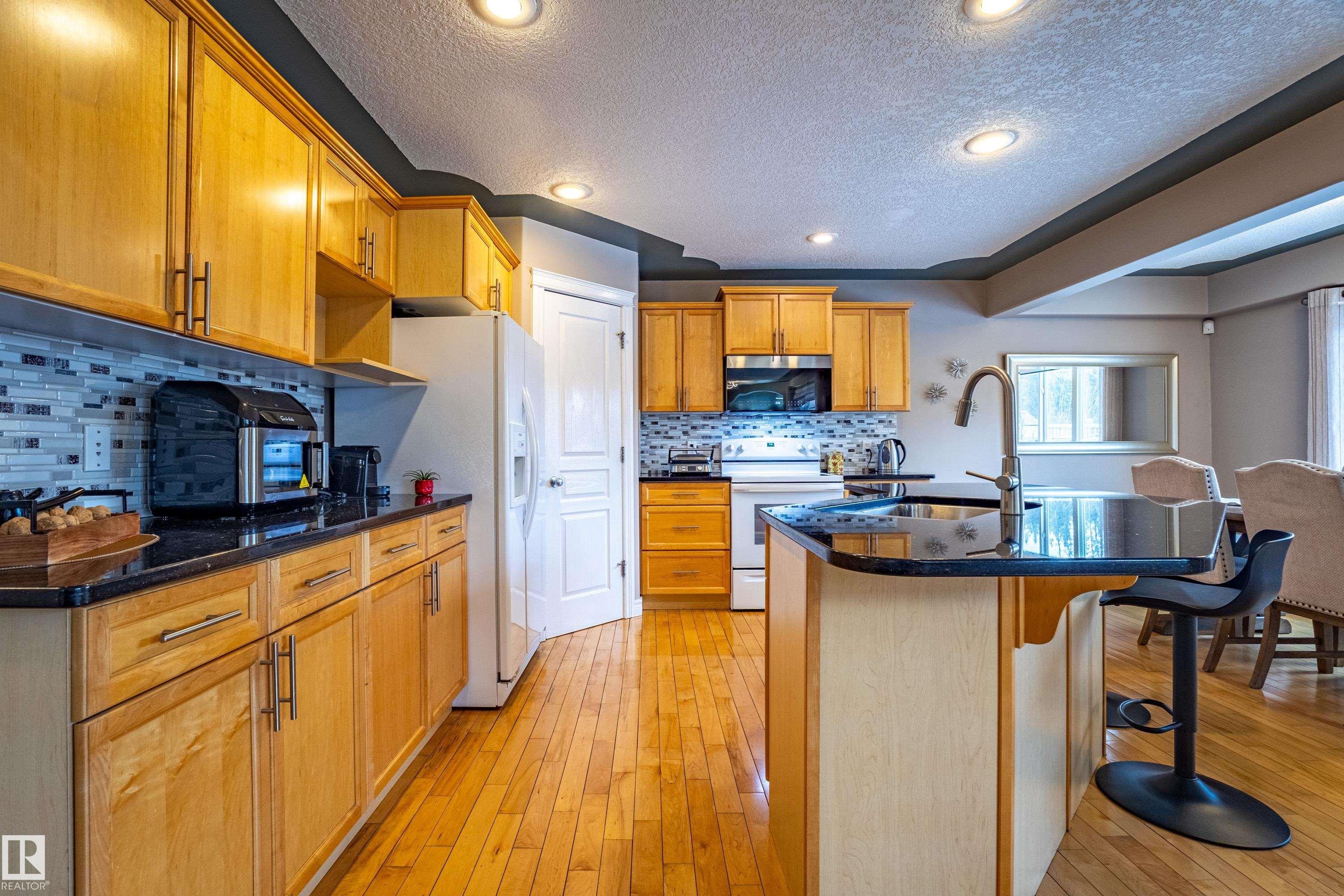 2721 Miles Place, Edmonton, AB - Indoor Photo Showing Kitchen