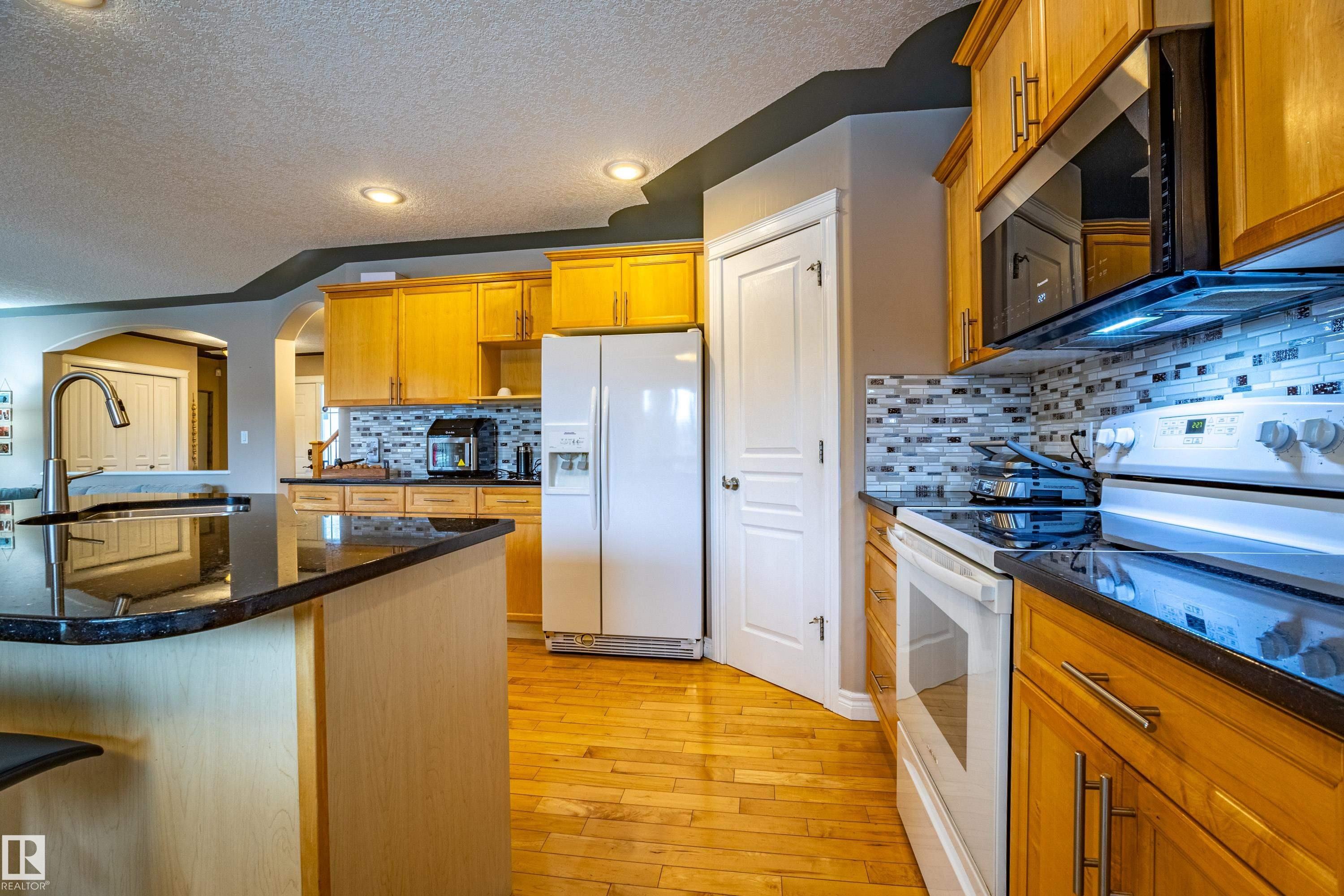 2721 Miles Place, Edmonton, AB - Indoor Photo Showing Kitchen