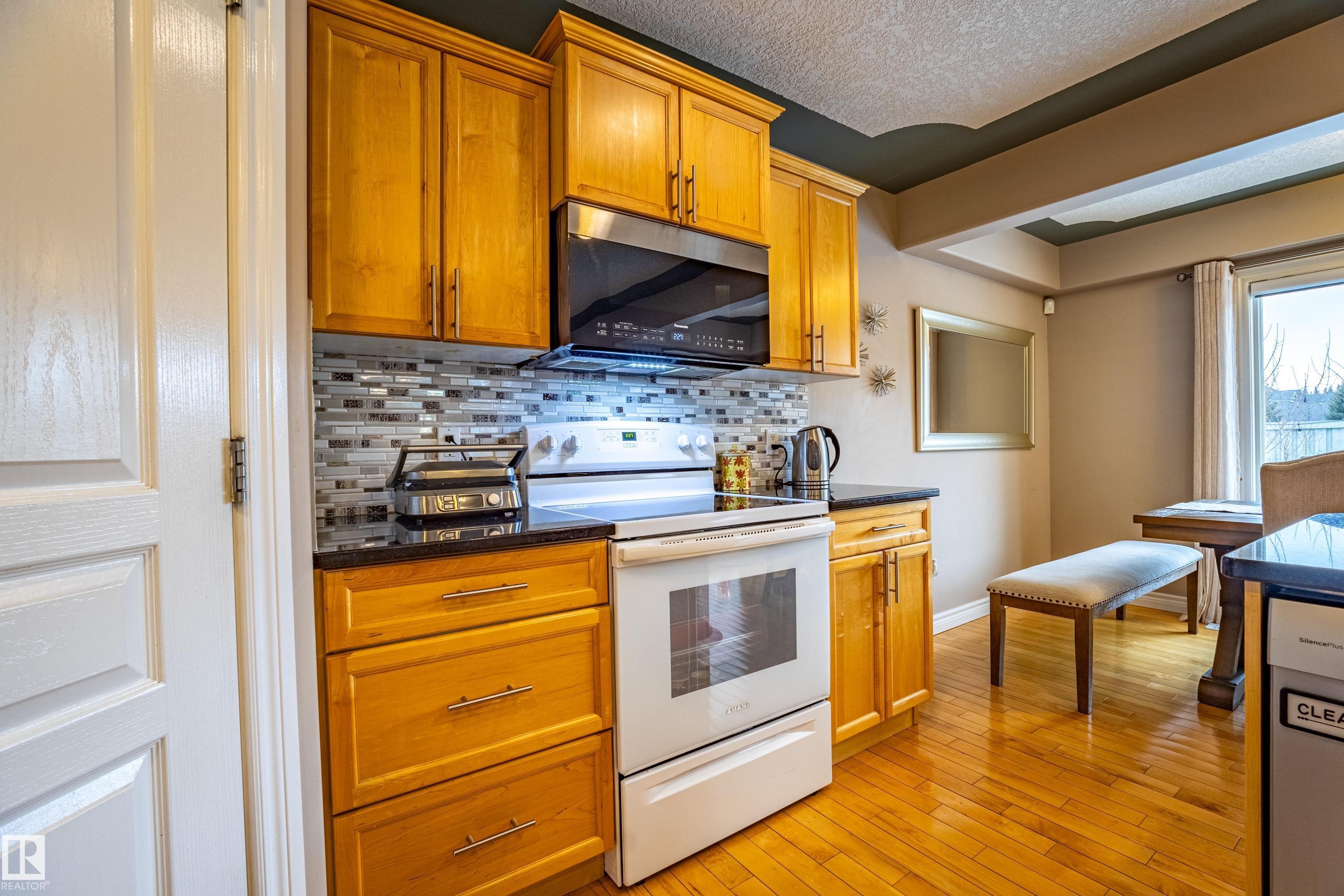 2721 Miles Place, Edmonton, AB - Indoor Photo Showing Kitchen