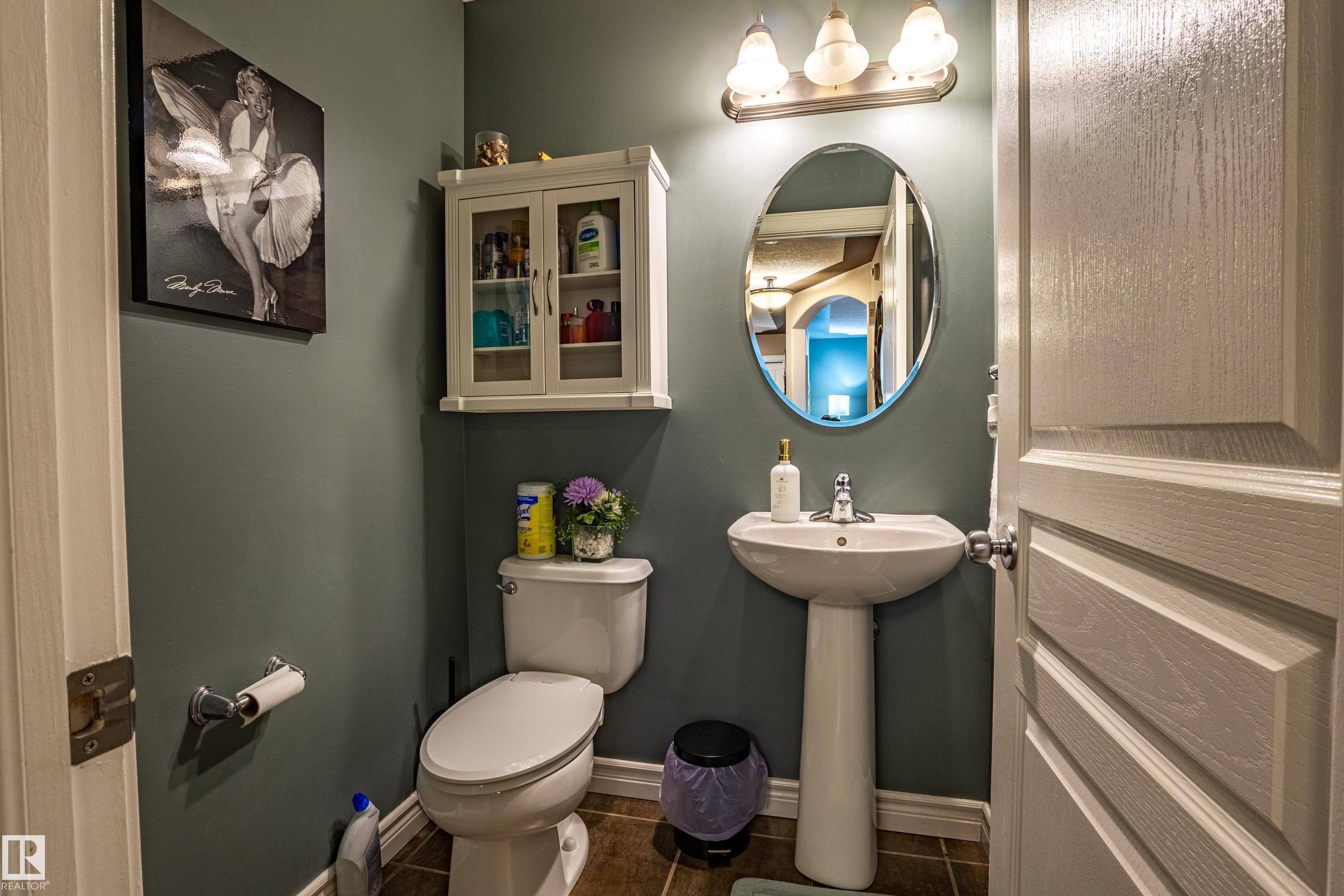 2721 Miles Place, Edmonton, AB - Indoor Photo Showing Bathroom