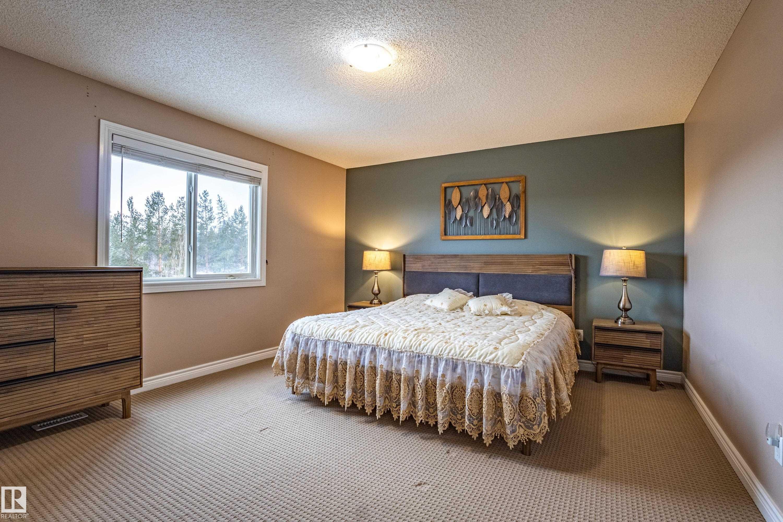 2721 Miles Place, Edmonton, AB - Indoor Photo Showing Bedroom